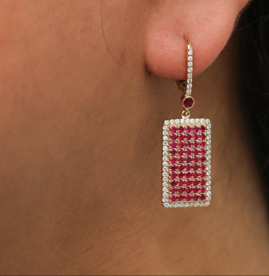 Orecchini con rubino naturale e diamante in oro 18 carati in vendita 1