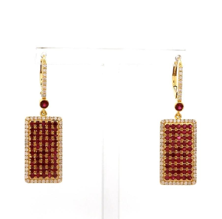 Orecchini con rubino naturale e diamante in oro 18 carati in vendita 2