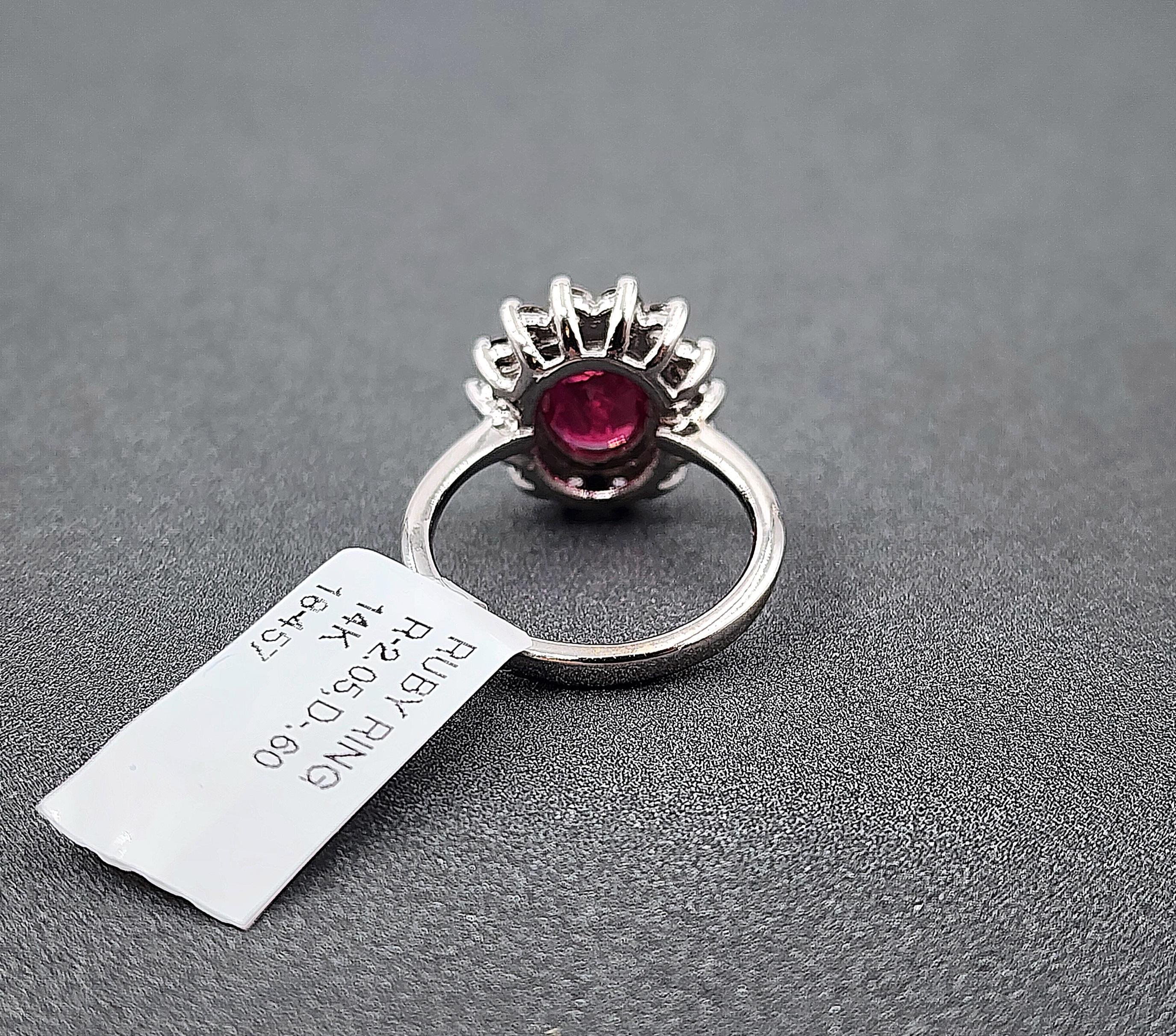 Bague en or blanc 14k avec halo de rubis naturels et de diamants - 2,65 ct Unisexe en vente