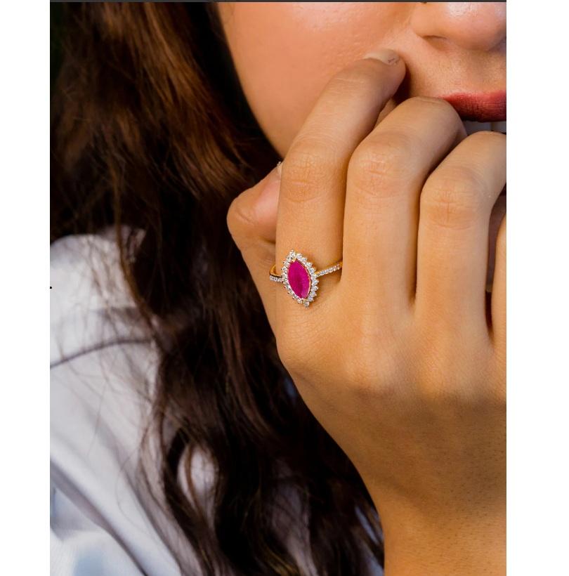 Anillo de rubí natural y diamantes Oro de 18 quilates en Nuevo estado para la venta en jaipur, IN
