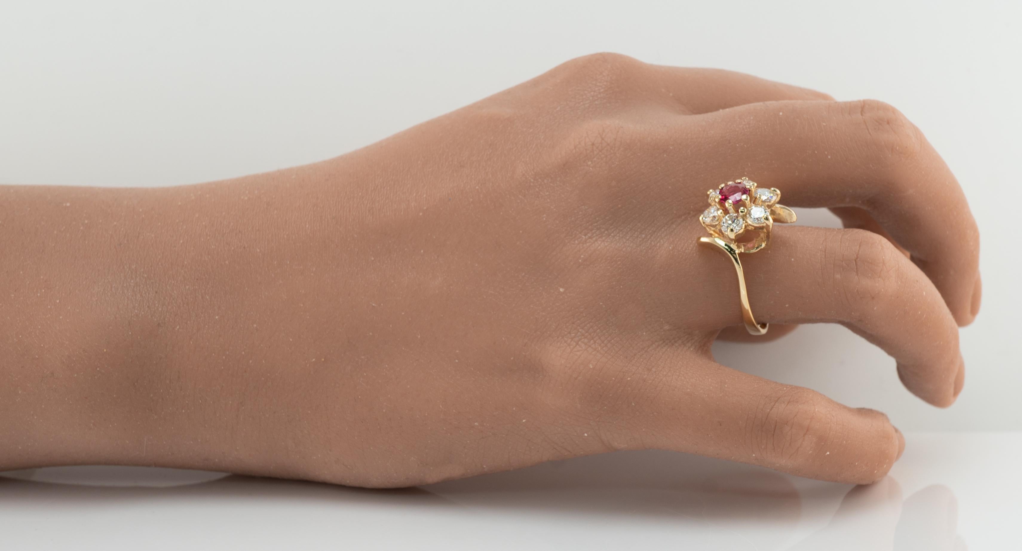 Natural Ruby Diamond Ring 18K Gold Vintage Flower For Sale 6