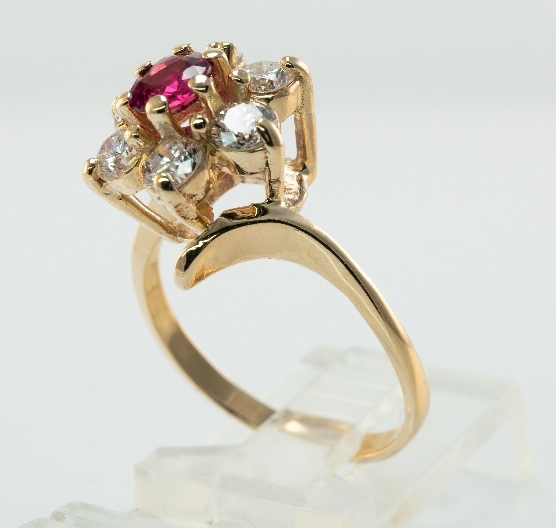 Natürlicher Rubin-Diamant-Ring 18K Gold Vintage Flower im Angebot 7