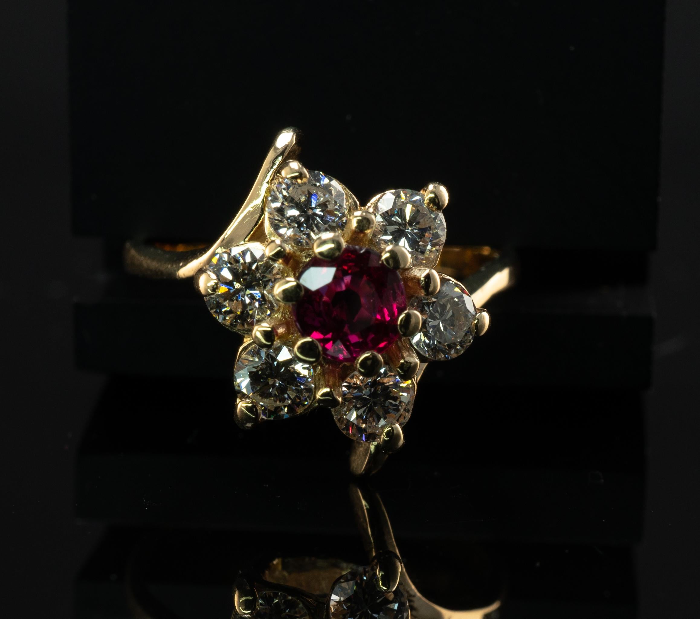 Natürlicher Rubin-Diamant-Ring 18K Gold Vintage Flower im Zustand „Gut“ im Angebot in East Brunswick, NJ
