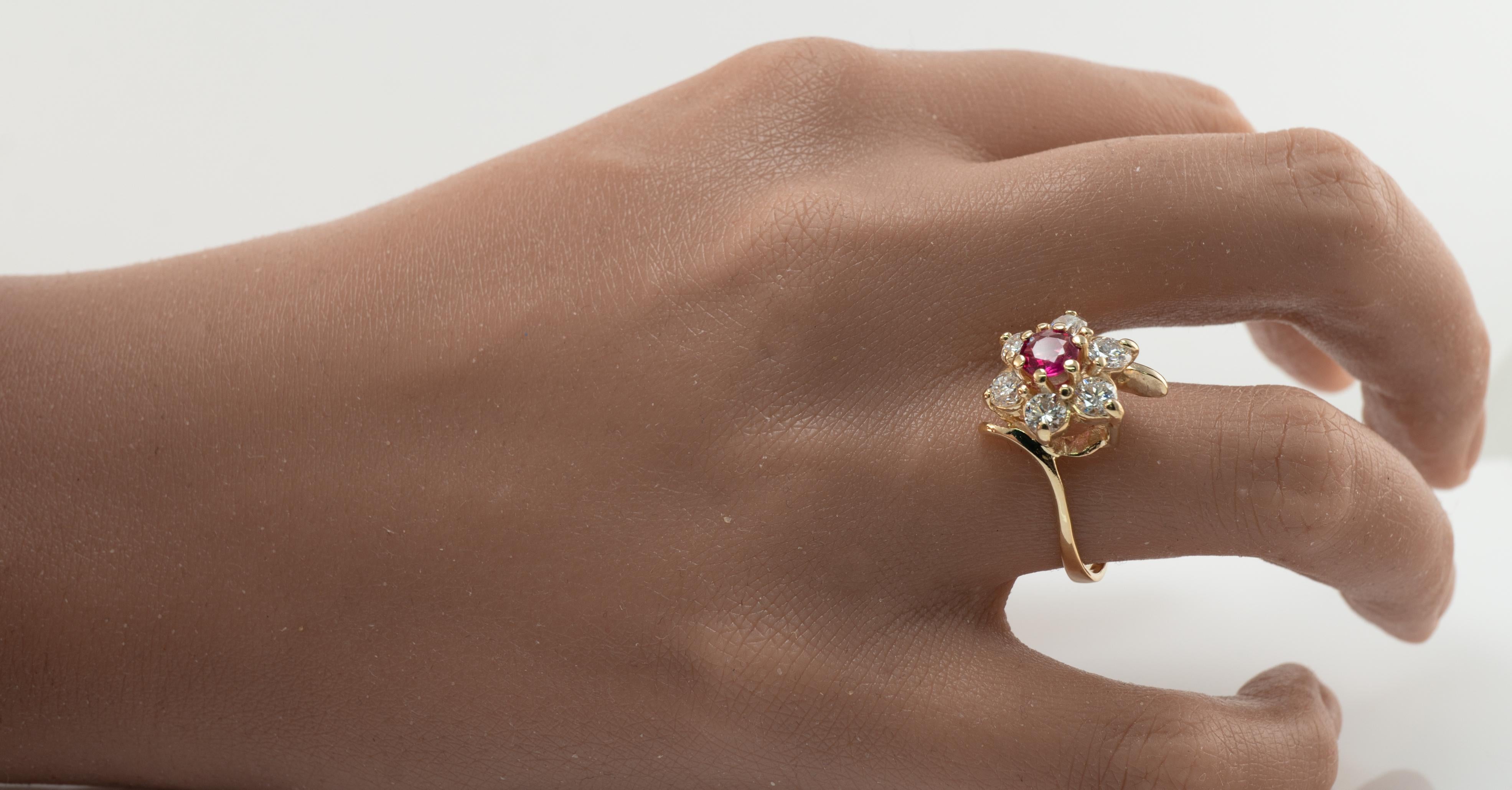 Women's Natural Ruby Diamond Ring 18K Gold Vintage Flower For Sale