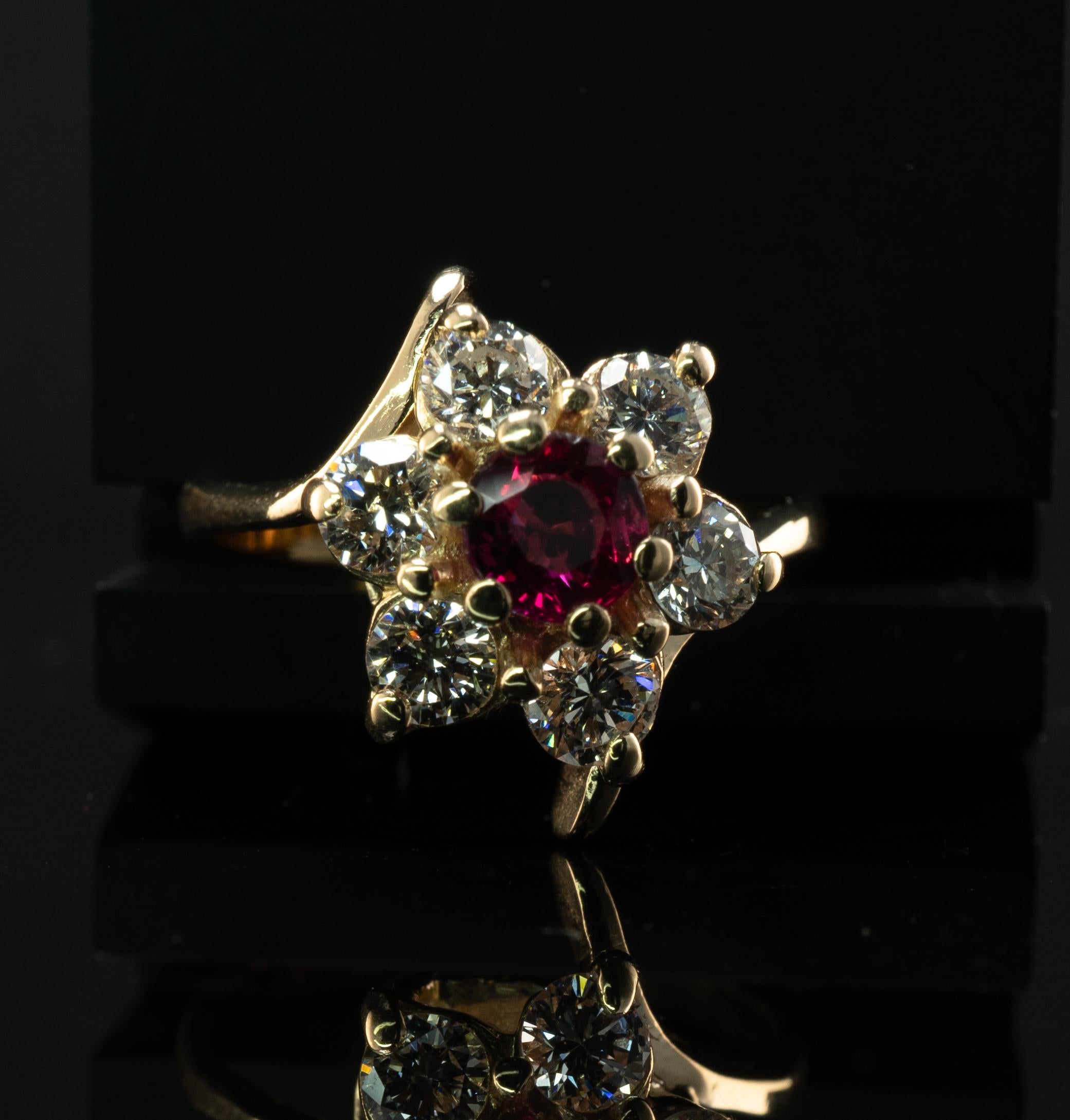 Natural Ruby Diamond Ring 18K Gold Vintage Flower For Sale 3