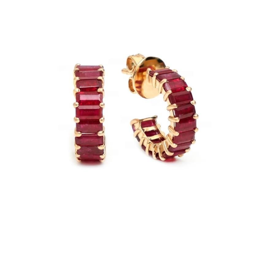 Orecchini a cerchio con rubino taglio smeraldo incastonati, oro  Orecchini a cerchio mini con rubino naturale taglio ottagonale, oro  Orecchini a cerchio con rubino rosso e smeraldo, oro

DETTAGLI SULLA PIETRA :
✦ Pietra preziosa : Rubino
✦ Tipo di