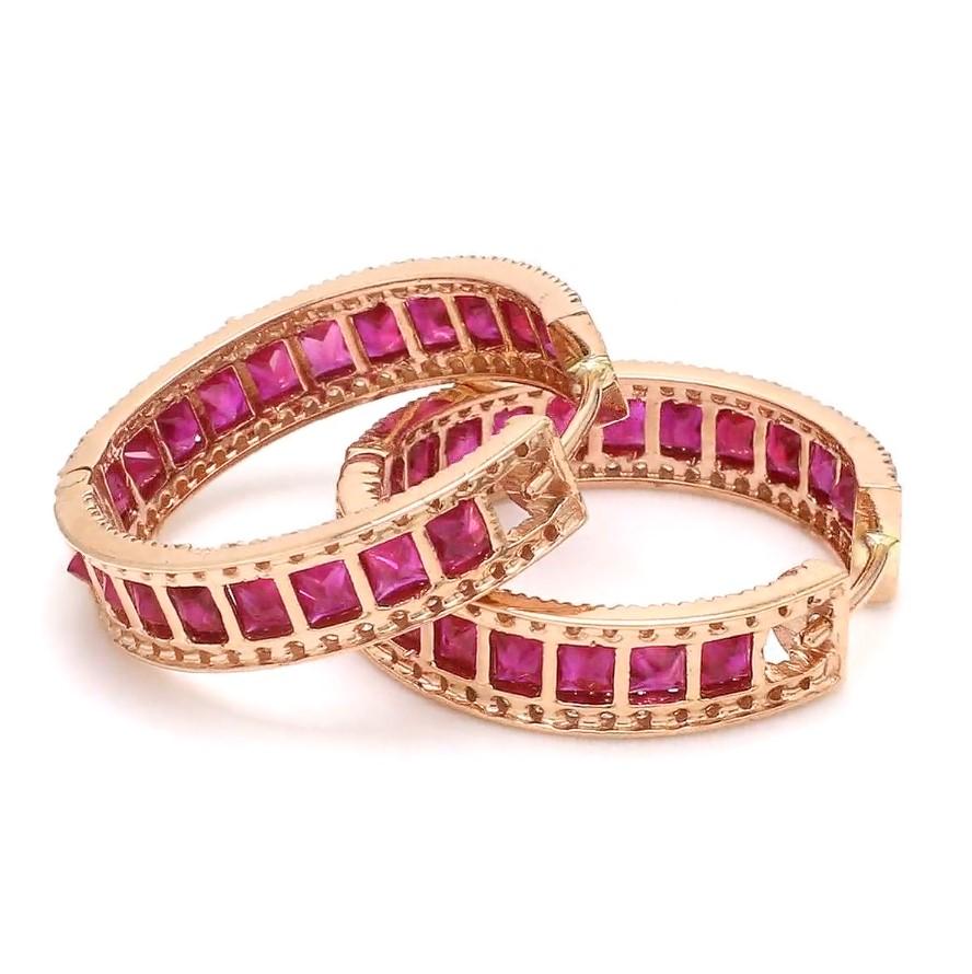 Donna Orecchino con rubino Nature in oro 14k in vendita