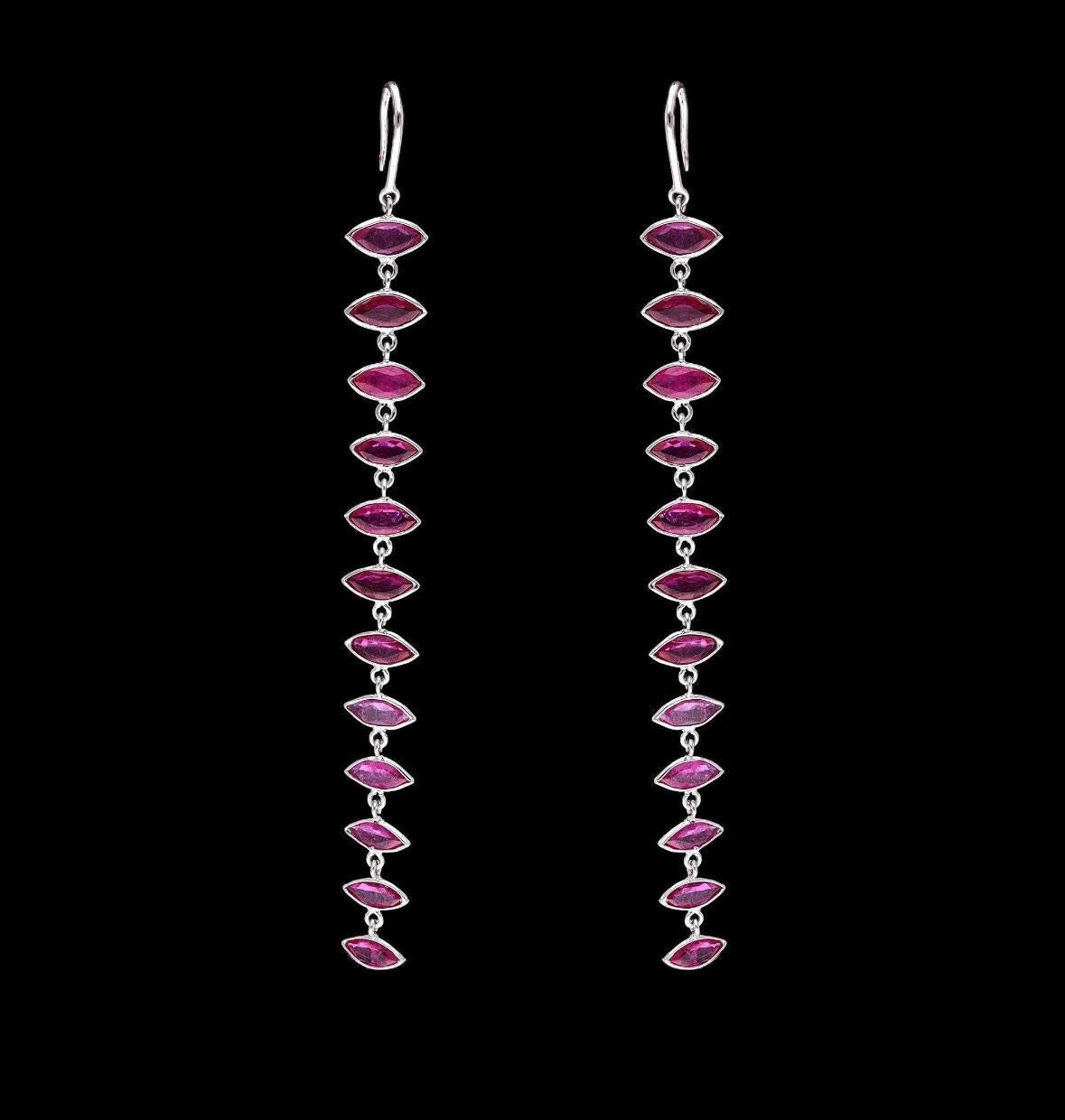 Pietra preziosa : Rubino 
❋ Dimensioni della pietra preziosa: 3X7 MM circa (± 0,20 MM)
❋ Peso della gemma: 6,62 carati. Circa.
❋ Forma della pietra preziosa: taglio marquise
❋ Colore della pietra preziosa: come mostrato nell'immagine
❋ Tipo di