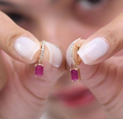 Pendiente de Rubí Natural de 1,39cts y Diamante de 0,14cts en Oro de 18k