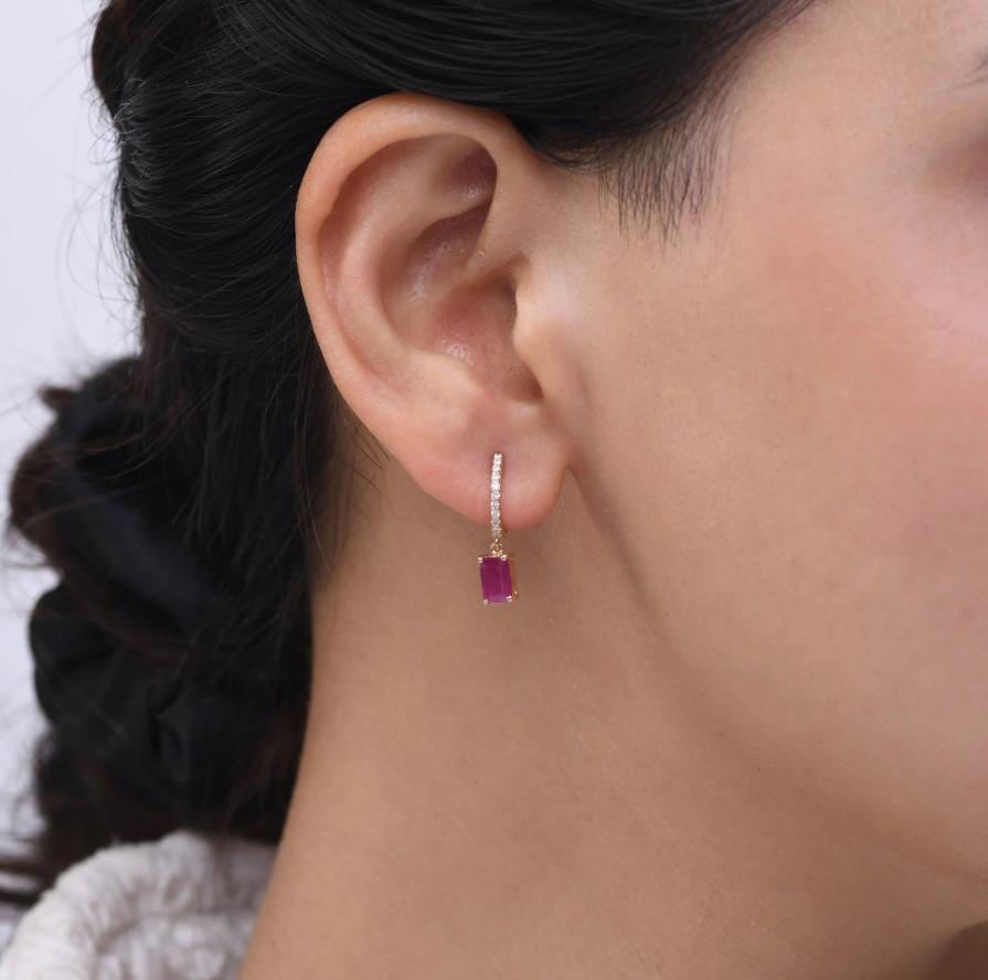 Taille Asscher Boucle d'oreille rubis naturel en or 18k en vente