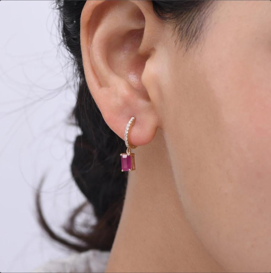 Boucle d'oreille rubis naturel en or 18k Neuf - En vente à New York, NY