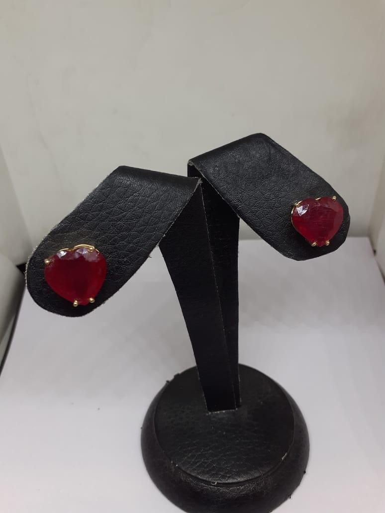 Mixed Cut Natural Ruby Earring with 22.02cts in 18k Gold For Sale