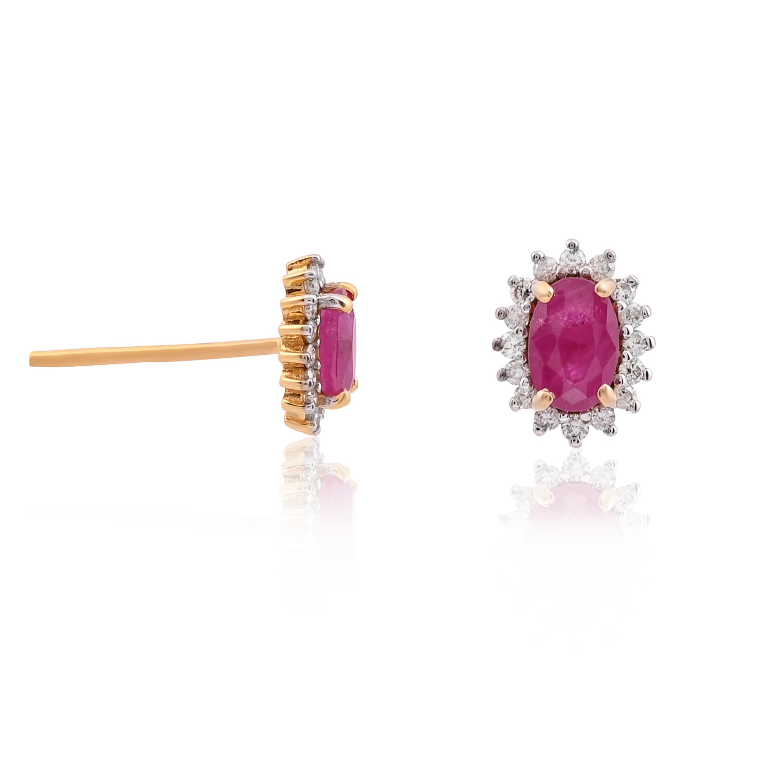 Questo è un orecchino di rubino naturale con diamante in oro 18 carati. I rubini sono di altissima qualità e i diamanti di ottima qualità, la chiarezza è vsi e il colore G

Rubino : 1,73 carati
Diamante : 0,28 carati
oro : 1,768 gm

Questo è un
