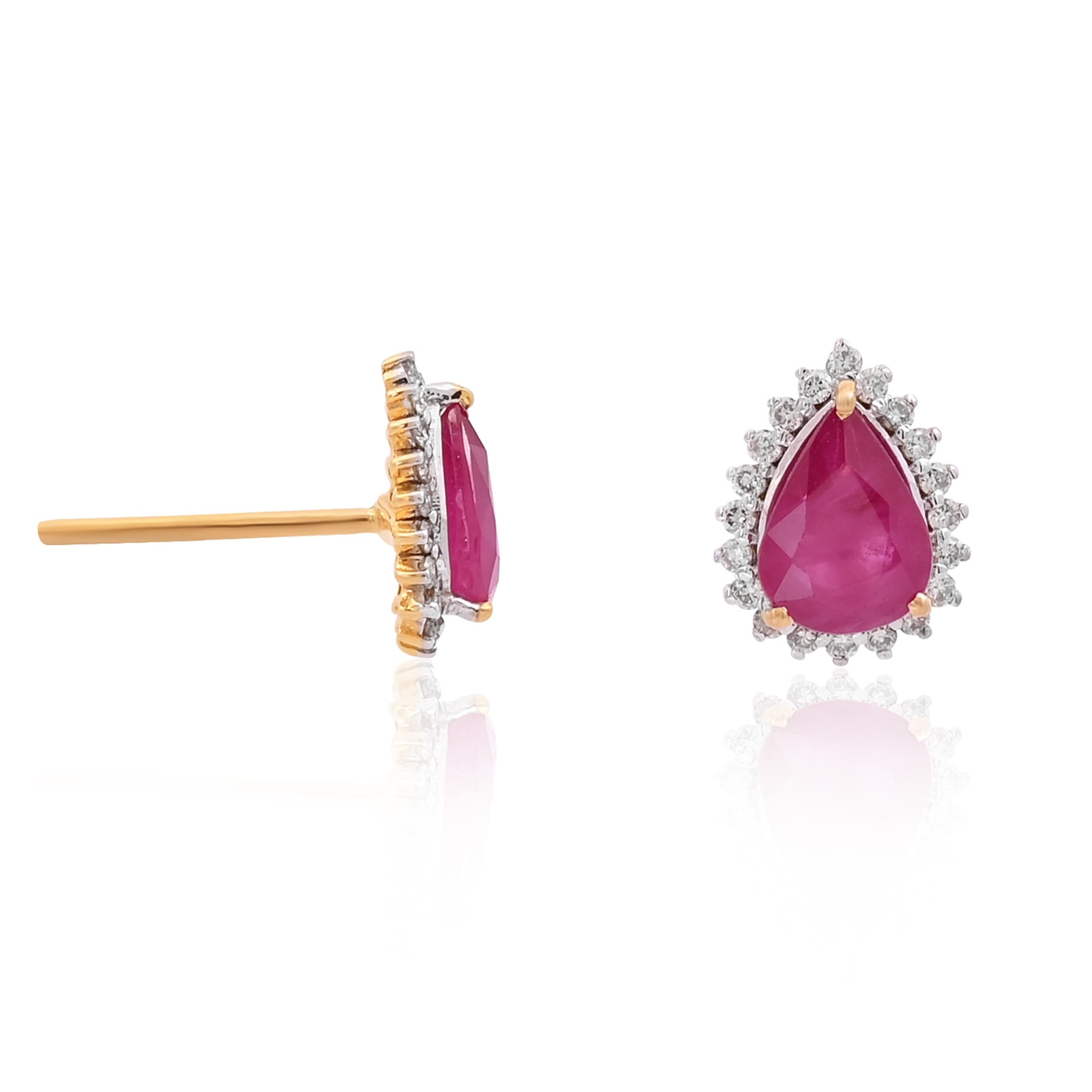 Questo è un orecchino di rubino naturale con diamante in oro 18 carati. I rubini sono di altissima qualità e i diamanti di ottima qualità, la chiarezza è vsi e il colore G

Rubino: 2,57 carati
Diamante : 0,30 carati
oro : 1,716 gm

Questo è un pezzo