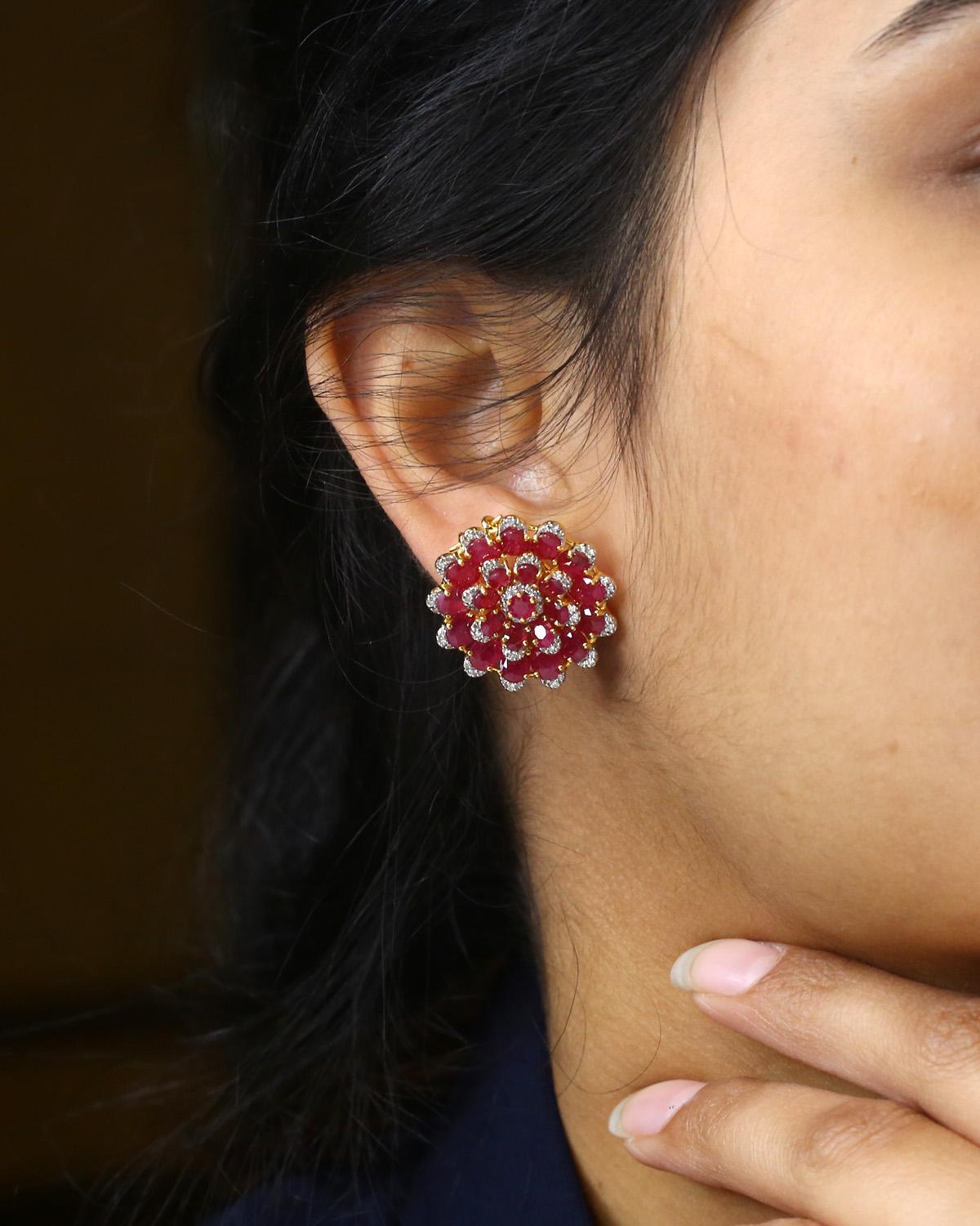 Orecchino con rubino Nature e diamante da 0,71 carati in oro 18 carati In condizioni Nuovo in vendita a jaipur, IN