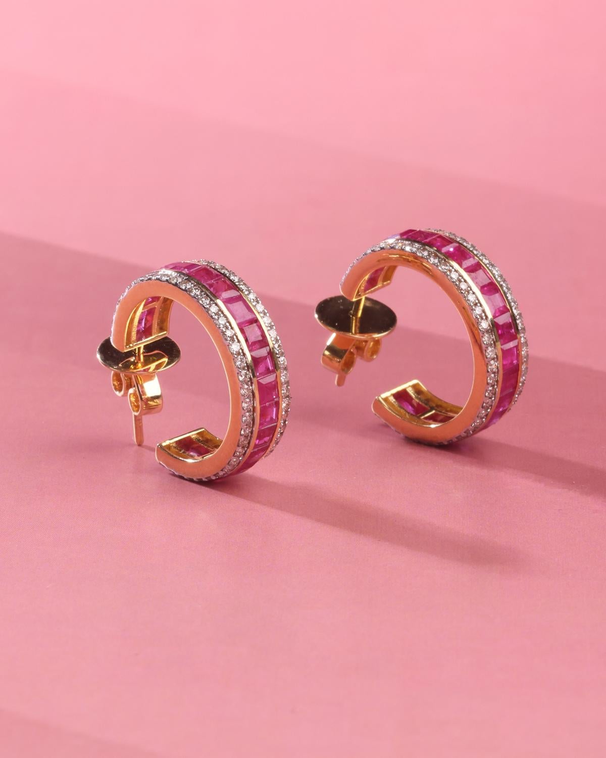 Orecchino con rubino Nature e diamante da 1,01 carati in oro 14k In condizioni Nuovo in vendita a jaipur, IN