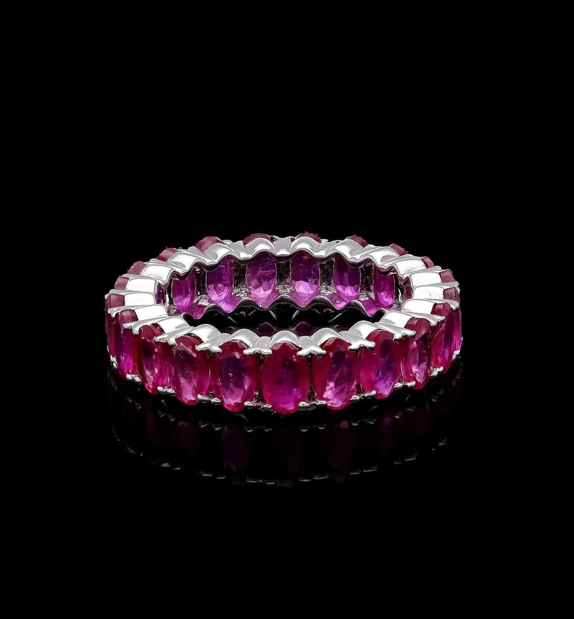 Natural ruby eternity band ring in 18k gold In New Condition In jaipur, IN