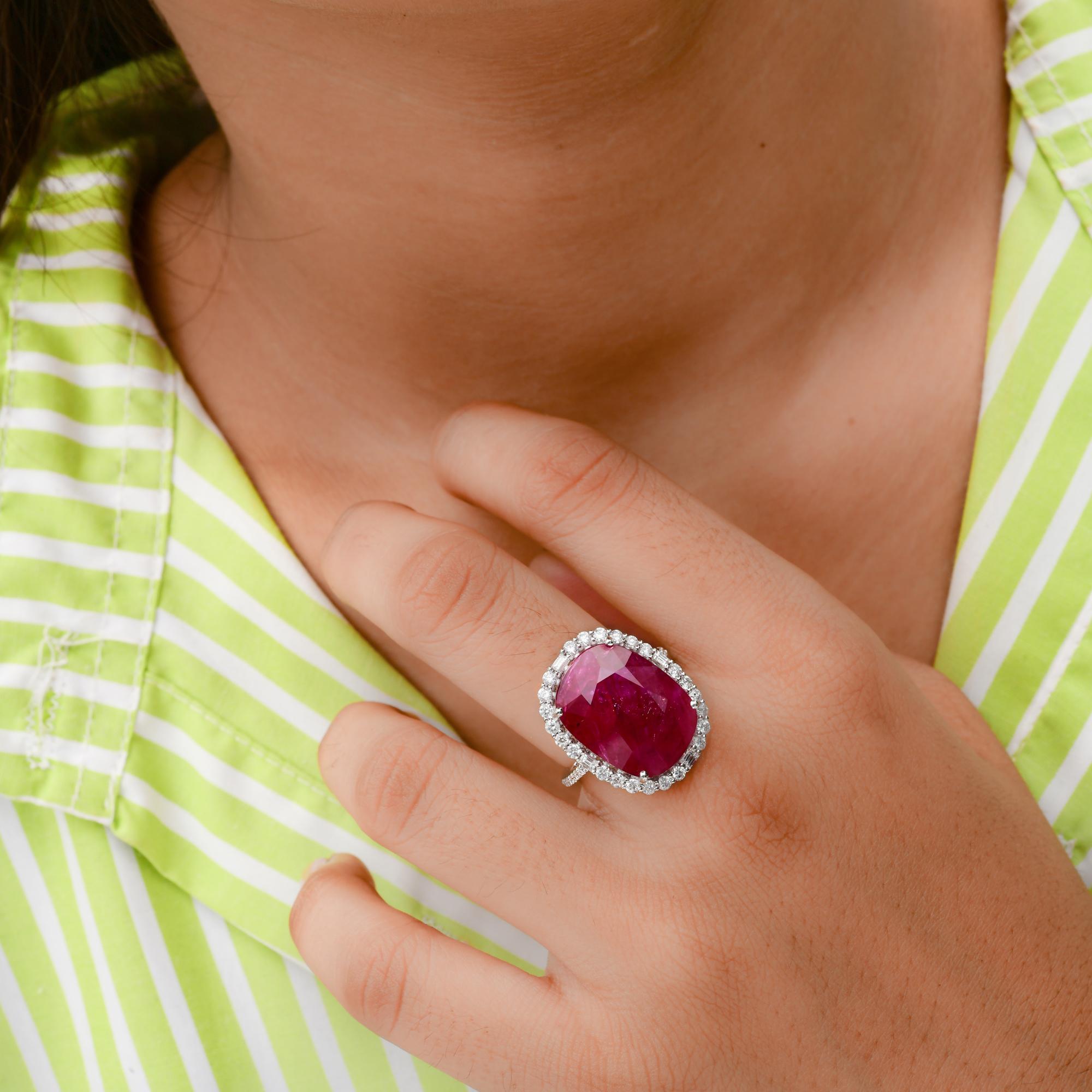 Natural Ruby Gemstone Cocktail Ring Diamond 18 Karat White Gold Handmade Jewelry In New Condition For Sale In Diera, Dubai