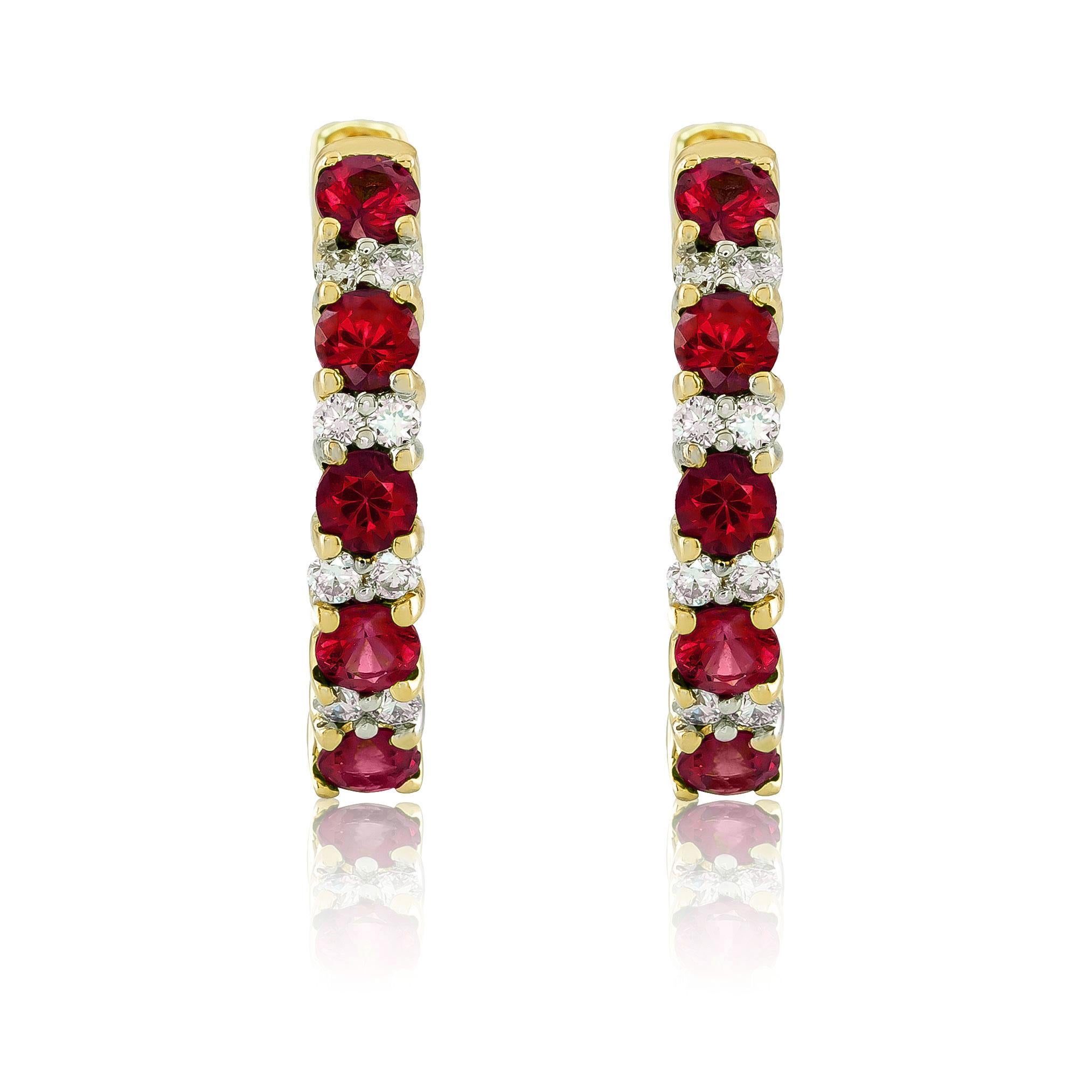 Scopri il fascino vibrante di questi orecchini di rubino naturale, con un peso totale di 1,05 carati e incastonati in un elegante oro giallo 14K. Accentuati da 0,19 carati di diamanti scintillanti, questi orecchini fondono una bellezza senza tempo
