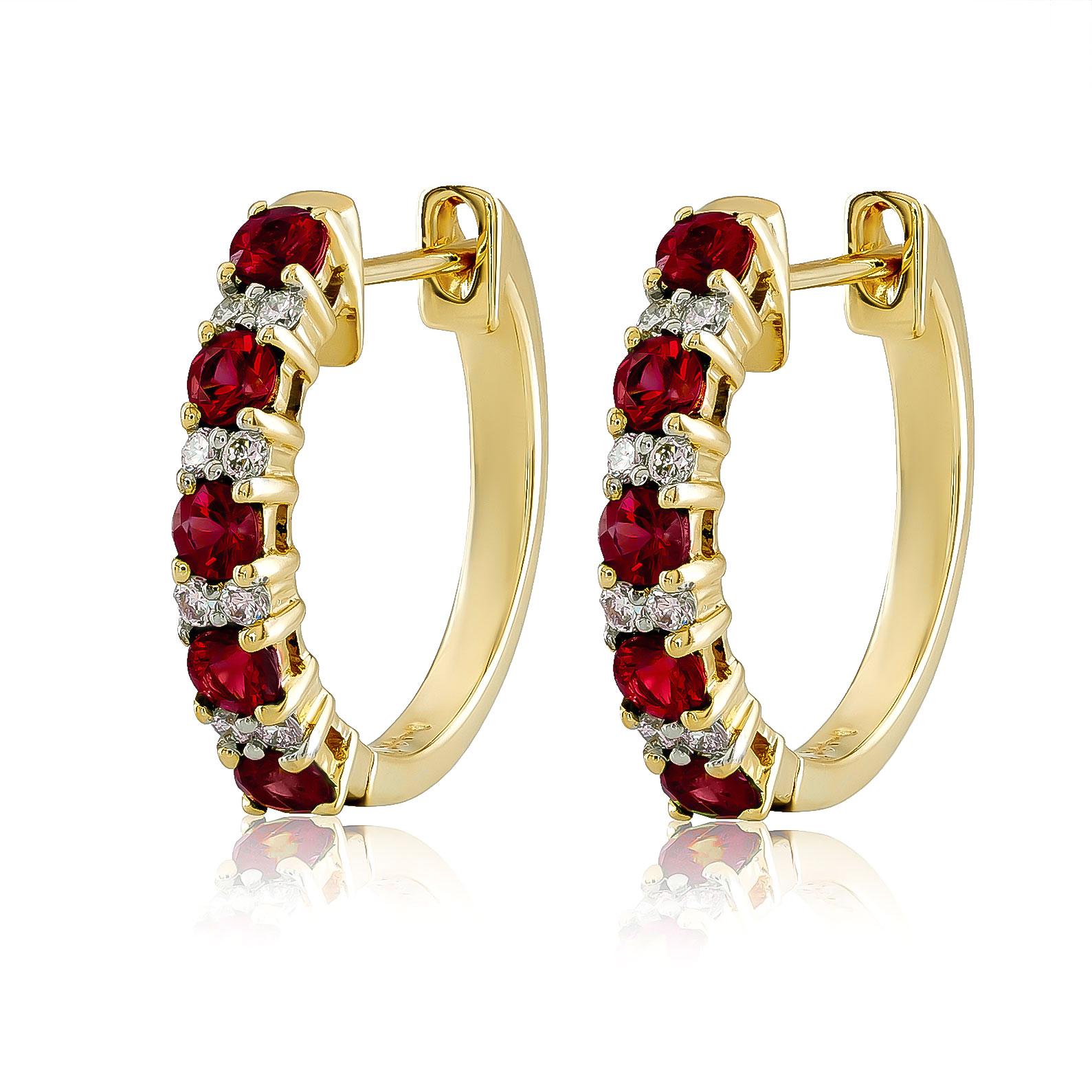 Taglio misto Gemme di rubino naturale da 1,05 carati incastonate in orecchini in oro giallo 14K con diamanti in vendita