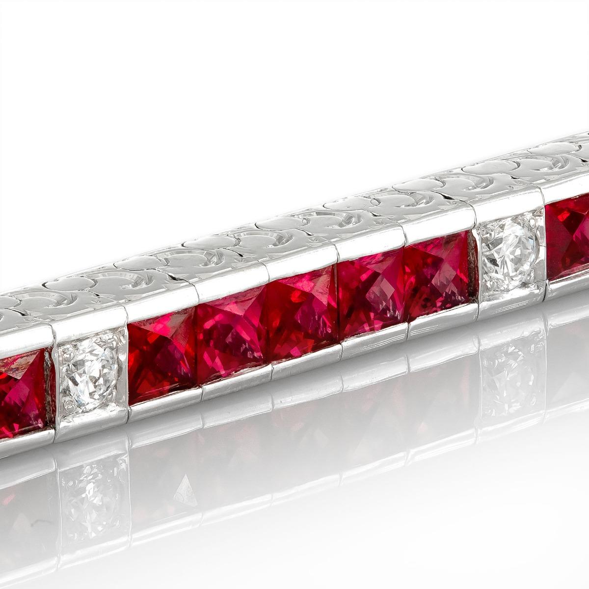 Bracelet en or blanc 18 carats serti de pierres précieuses de rubis naturels de 6,90 carats Neuf - En vente à Los Angeles, CA
