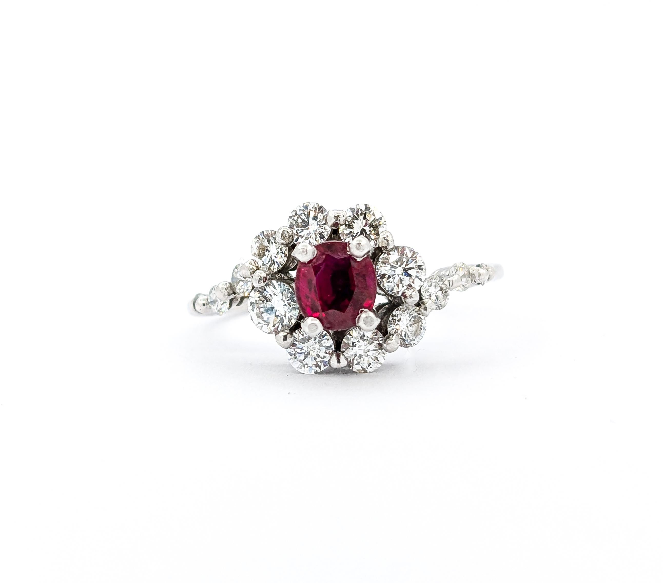 Anillo de Rubí Natural y Diamante Graduado en Oro Blanco en venta 4