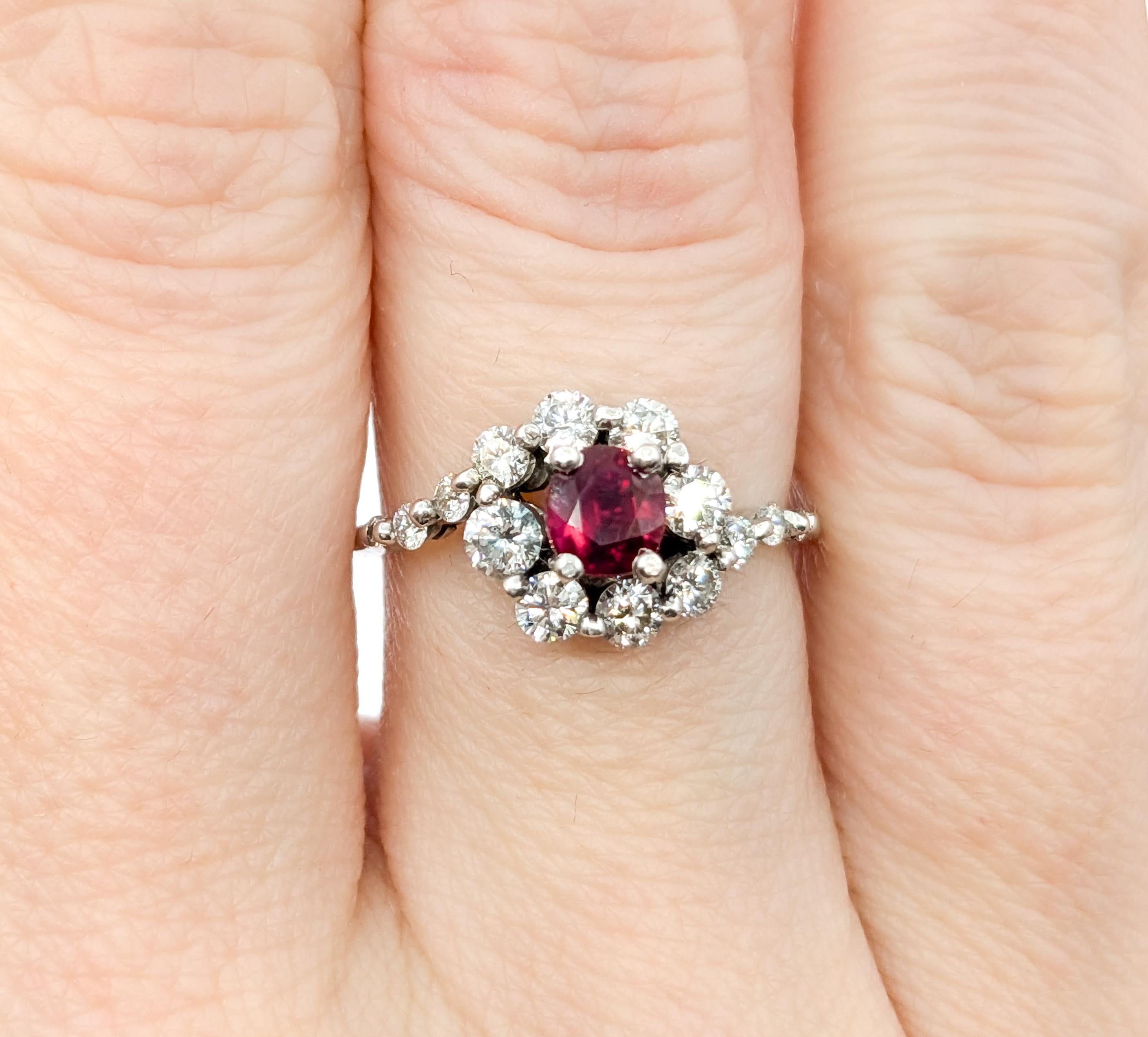 Anillo de Rubí Natural y Diamante Graduado en Oro Blanco en Excelente estado para la venta en Bloomington, MN