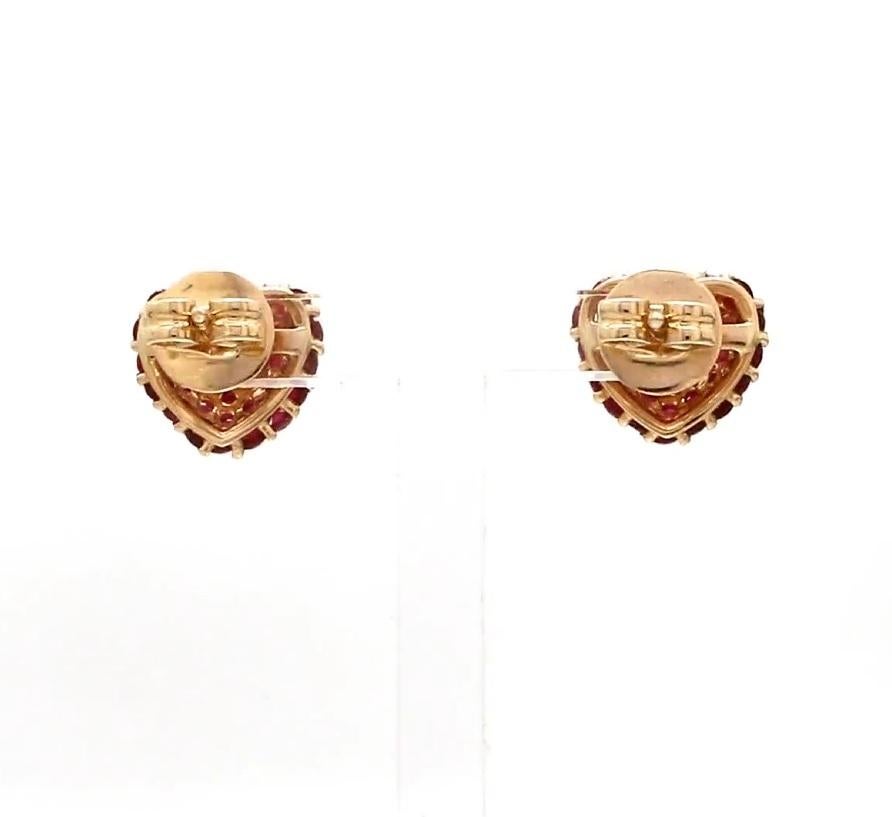 Donna Naturale  borchie a forma di cuore con rubino in oro 14k in vendita