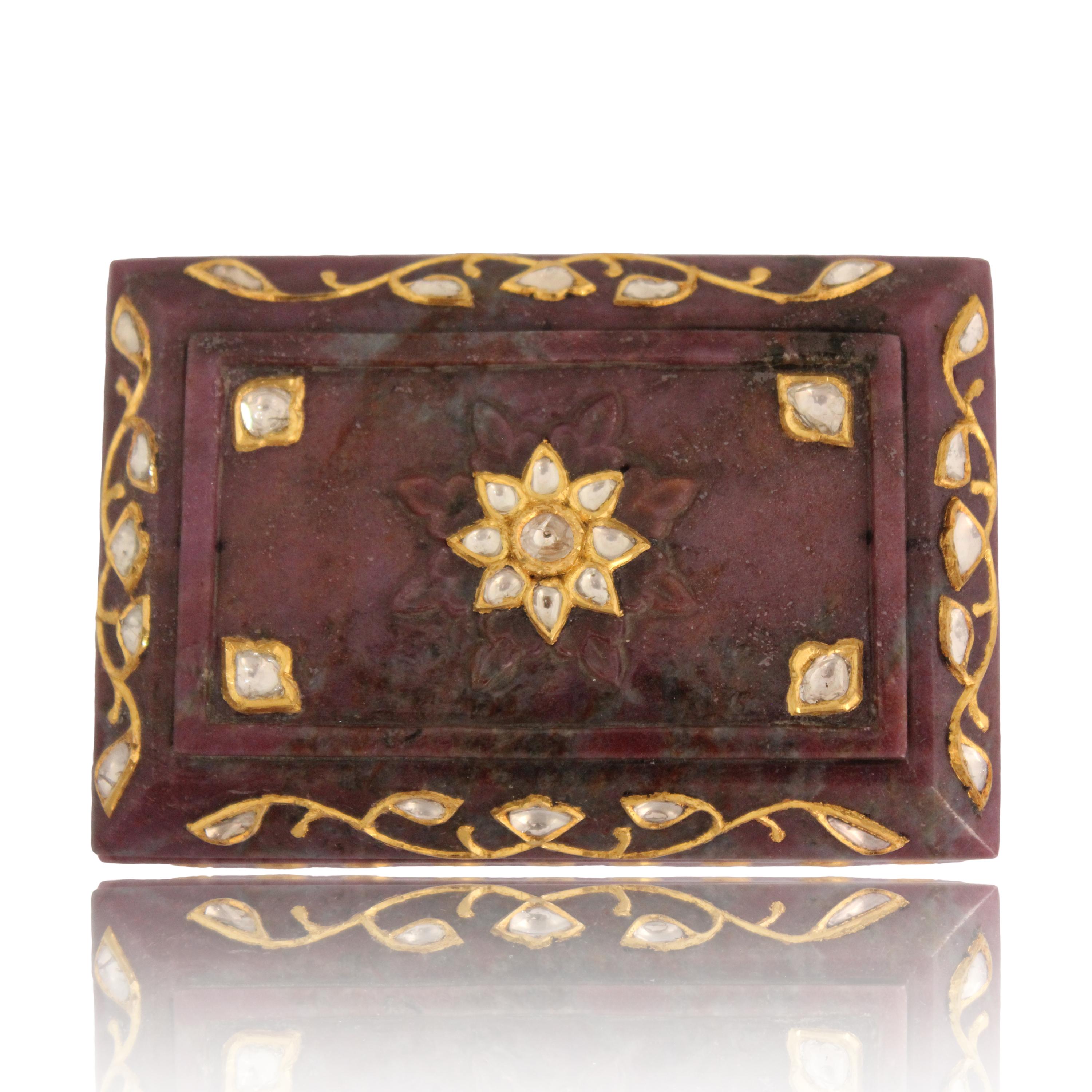 Natural Ruby Mughal Box Studded with Gold and Diamond Polki In Excellent Condition For Sale In Bangkok,, TH