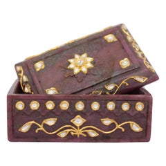 Caja mogol de rubí natural tachonada de oro y diamantes Polki