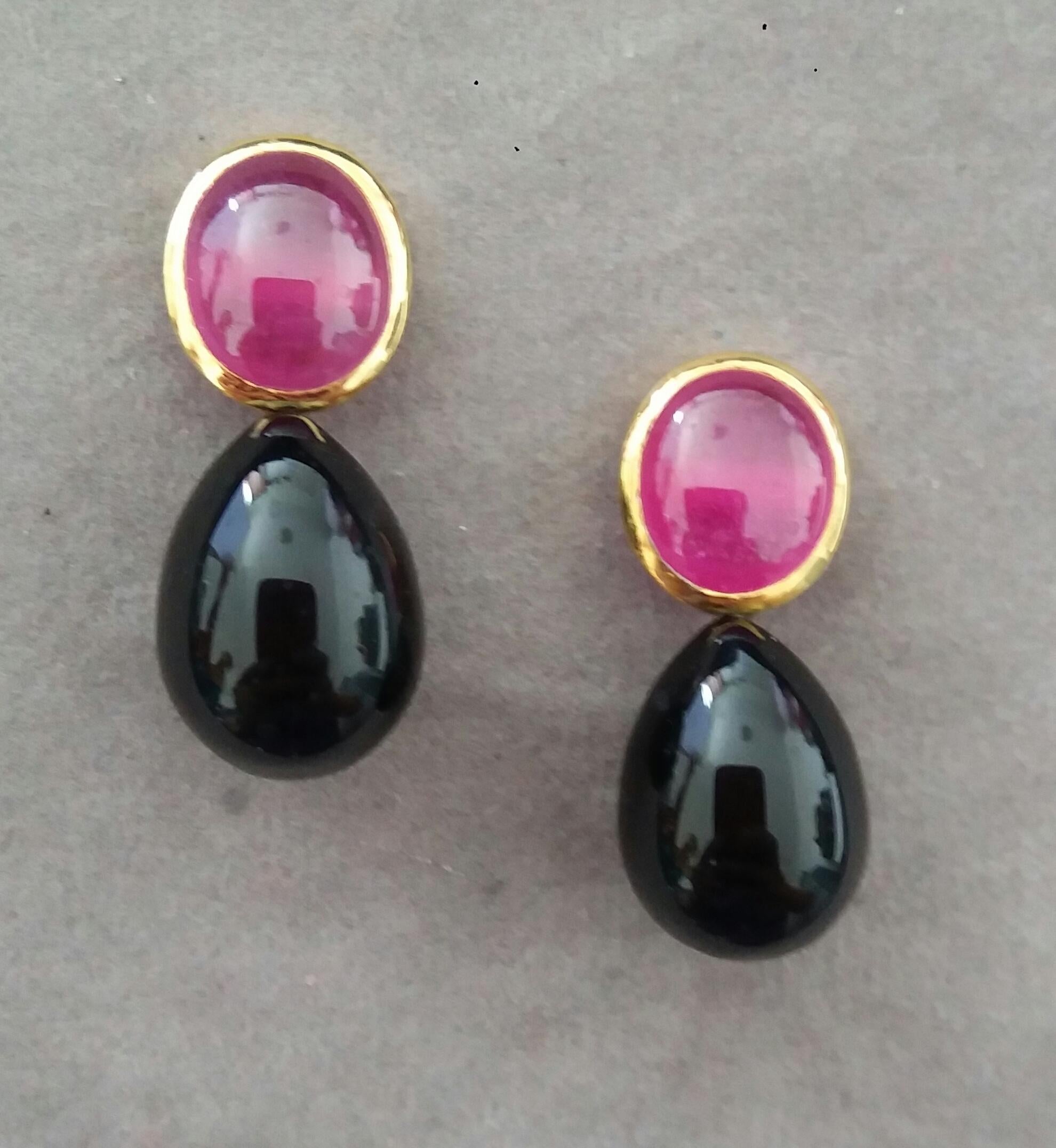 Simple Chic Earrings with top part made of 2 Natural Ruby Oval Cabochons  measuring 9x11 mm and weighing 8,7 carats set in 14 Kt yellow bezel from which are attached 2 Black Onyx  round drops measuring 13x18 mm.

In 1978 our workshop started in
