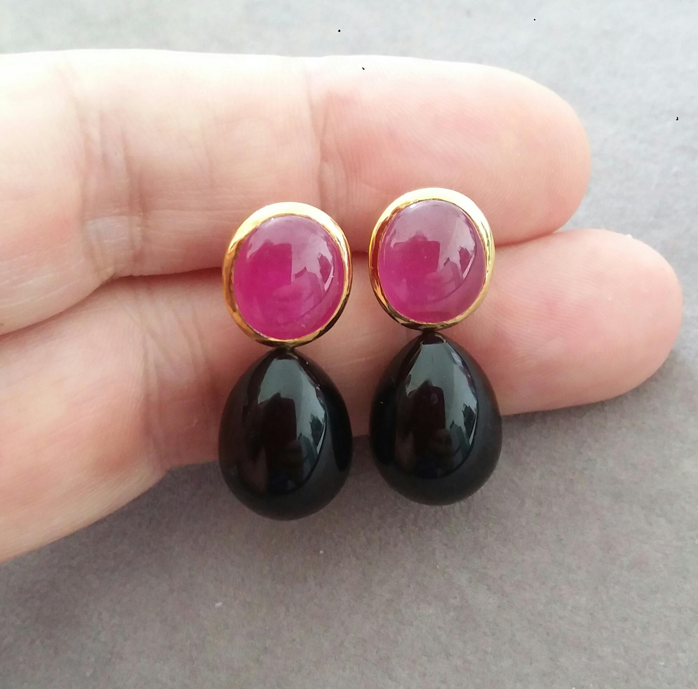 Mixed Cut Natural Ruby Oval Cabochons 14 Karat Gold Bezel Black Onyx Round Drops Earrings For Sale
