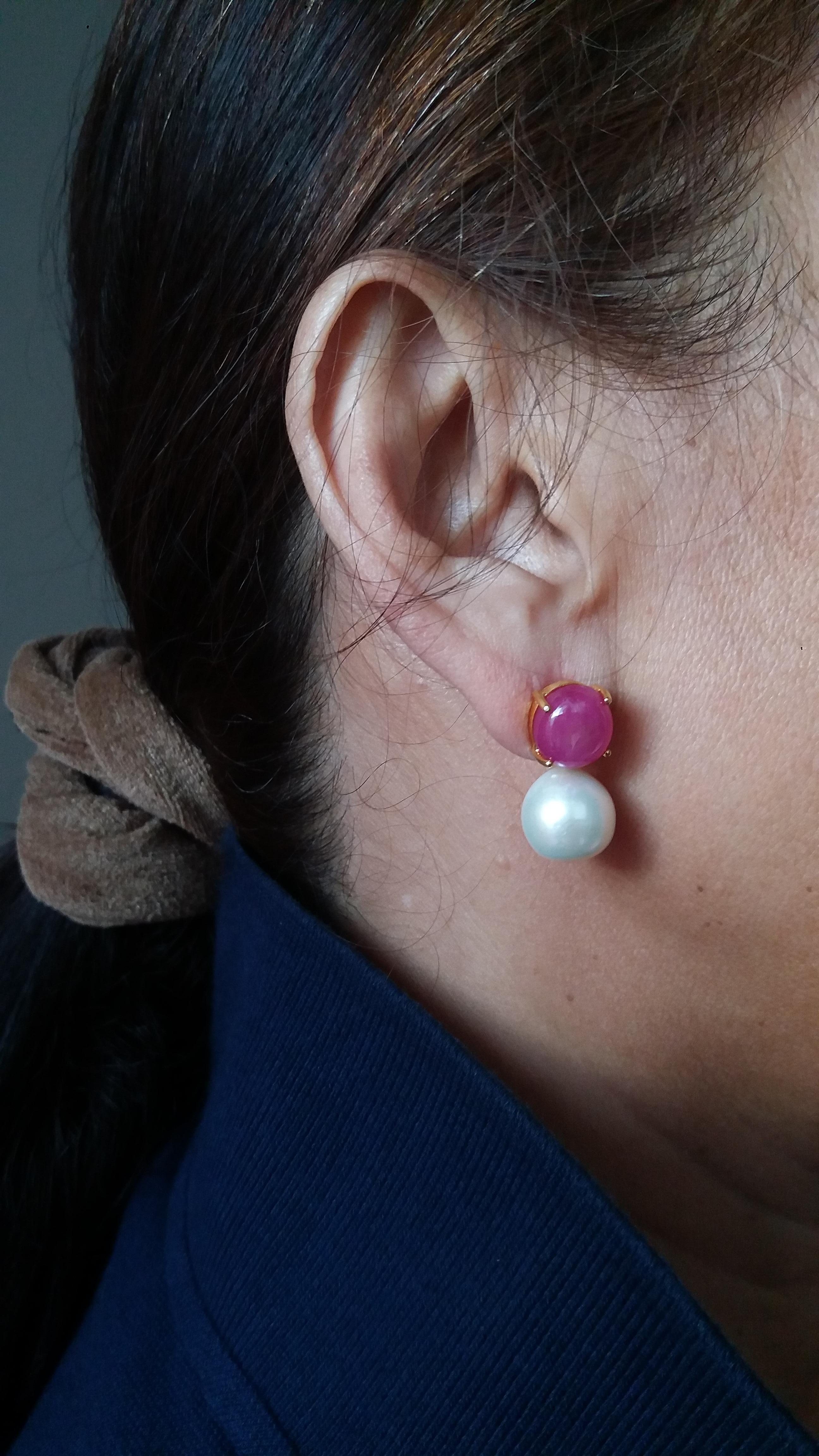 Natural Ruby Oval Cabochons Baroque White Pearls 14 Karat Yellow Gold Earring For Sale 3