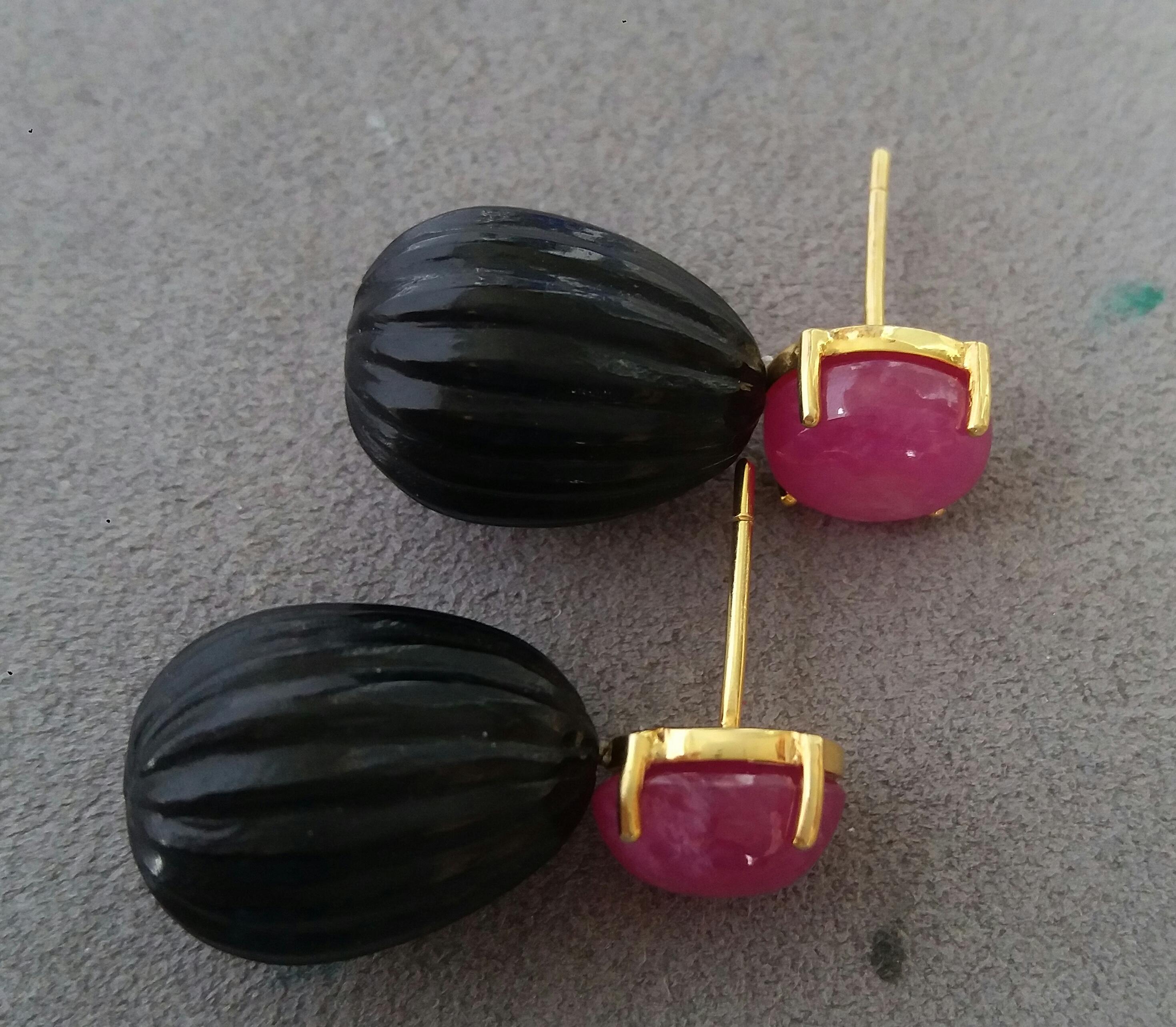 Contemporary Natural Ruby Oval Cabochons Black Onyx Carved Drops 14 Karat Gold Earrings For Sale