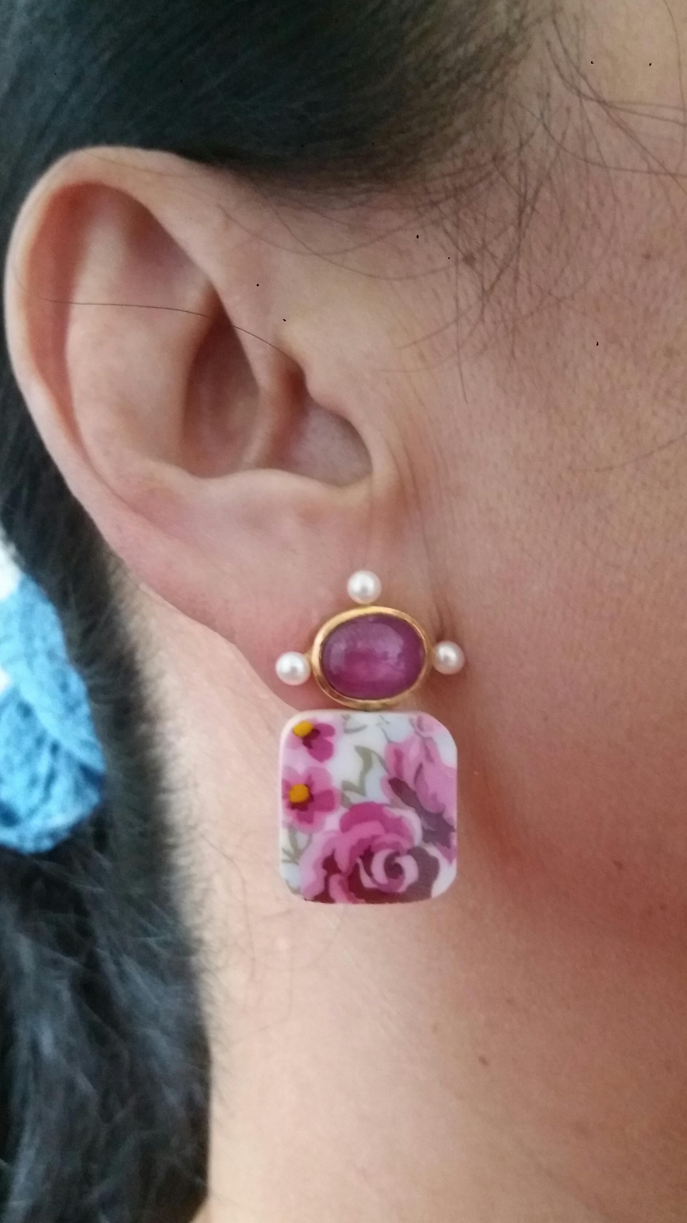 Clous d'oreilles en or jaune 14 carats avec perles en céramique coussin et rubis naturel de forme ovale en vente 9