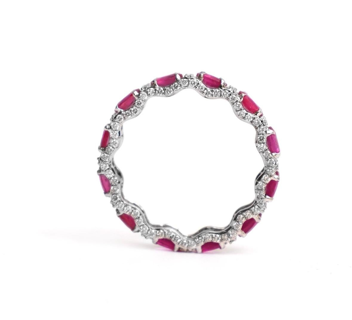 Oval Cut Natural ruby oval cut 2.52cts & diamond 0.68cts ring in 18k gold For Sale