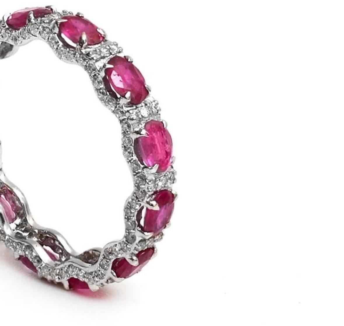 Natural ruby oval cut 2.52cts & diamond 0.68cts ring in 18k gold For Sale 1