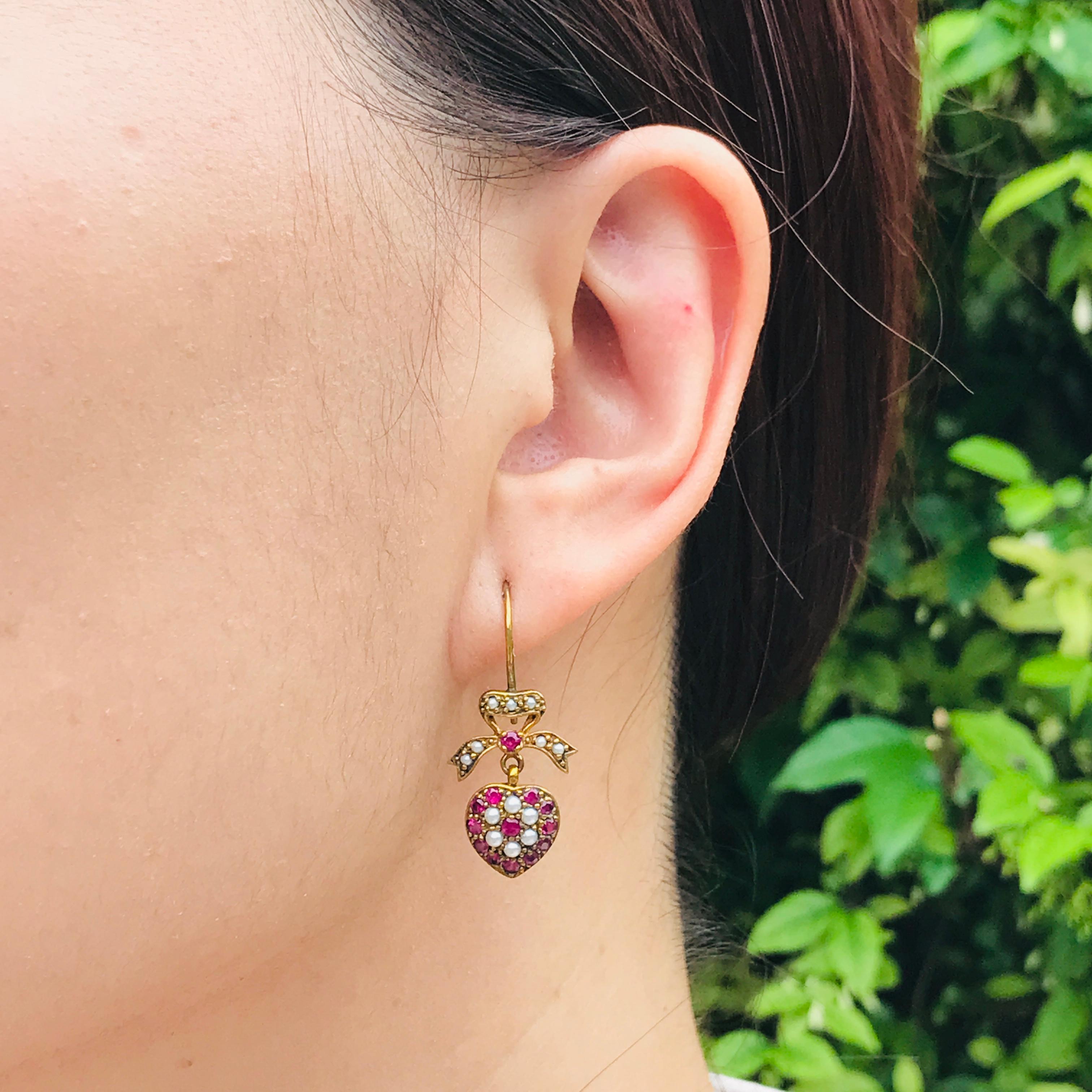 Natürlicher Rubin Perle Herzband Vintage Stil Ohrhänger in massivem 9K Gold im Angebot 1