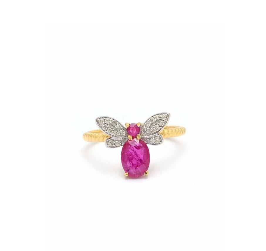 Für die emsige Frau! Hergestellt mit 14K Solid Gelbgold 0,12 Karat natürlichen Diamanten ( G-H Farbe, SI1-SI2 Reinheit ) und Rubin Edelstein! Der seltene Edelstein und das raffinierte Design machen diesen Ring zu einem reinen Glanzstück!