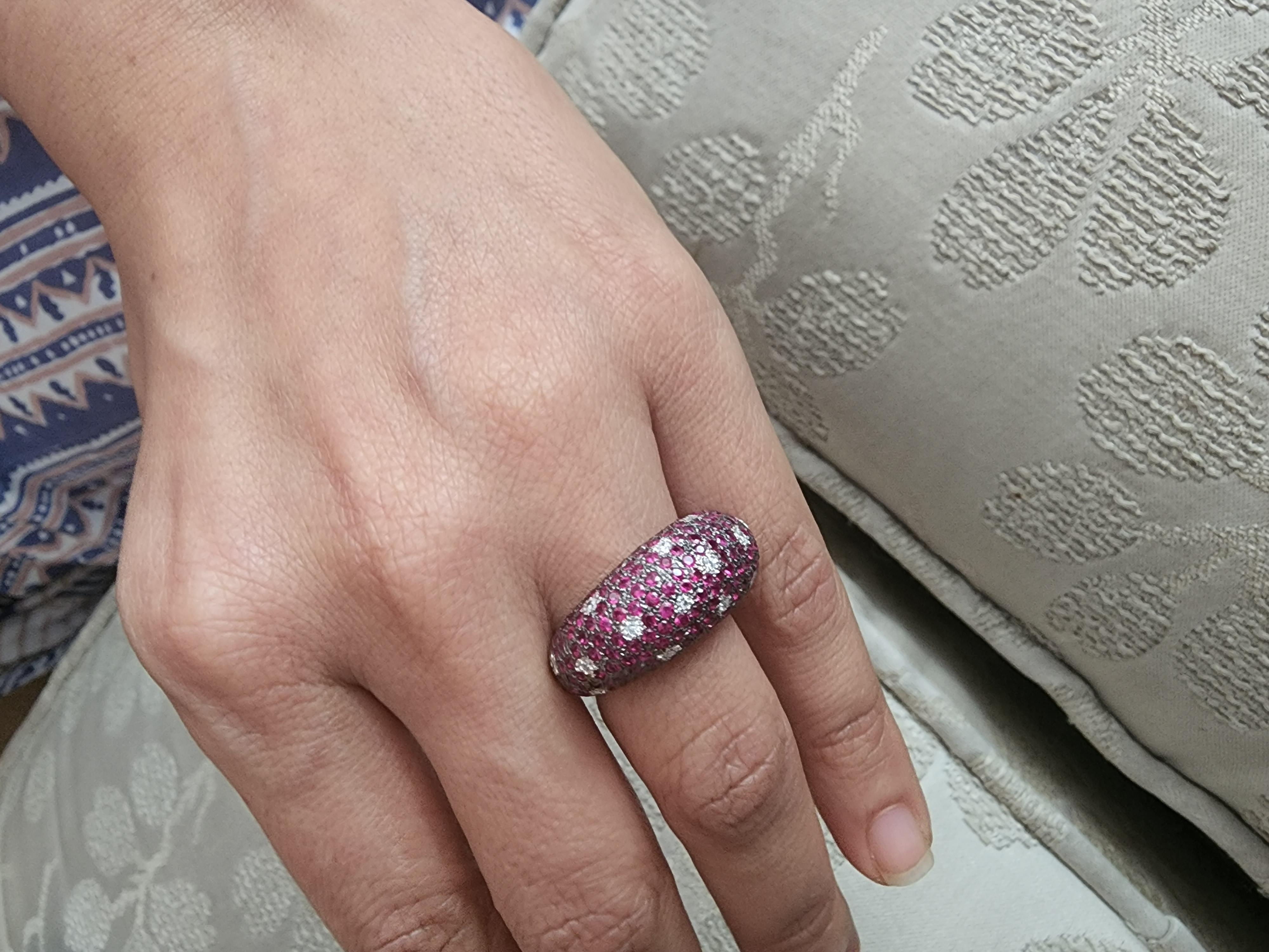 Anillo de rubí natural de 3,42 quilates y diamantes de 0,26 quilates en oro de 18 quilates Corte cojín antiguo en venta