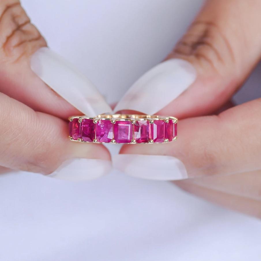 Rubin 8,33 Karat Smaragdschliff U-Zacken-Ring für die Ewigkeit aus Gold  Natürlicher 5x4 MM roter Rubin Ewigkeitsring Gold  Rubin Gold Ewigkeitsring

EDELSTEIN-DETAILS :
✦ Edelstein : Rubin
✦ Edelsteinart : Natürlich
✦ Größe der Edelsteine: 5x4 mm
✦