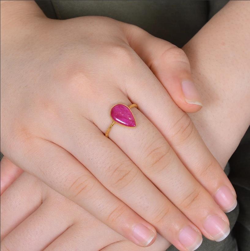 Asscher Cut Natural ruby ring in 18k gold For Sale
