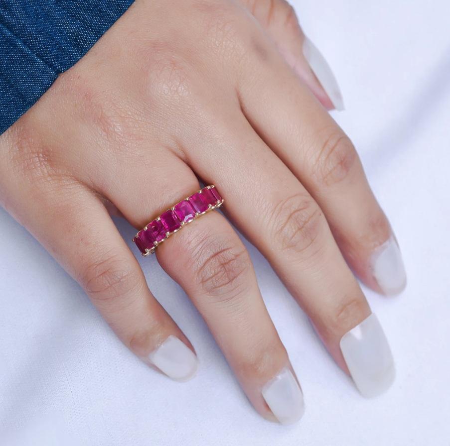 Ring mit natürlichem Rubin in 18k  Gold Damen im Angebot