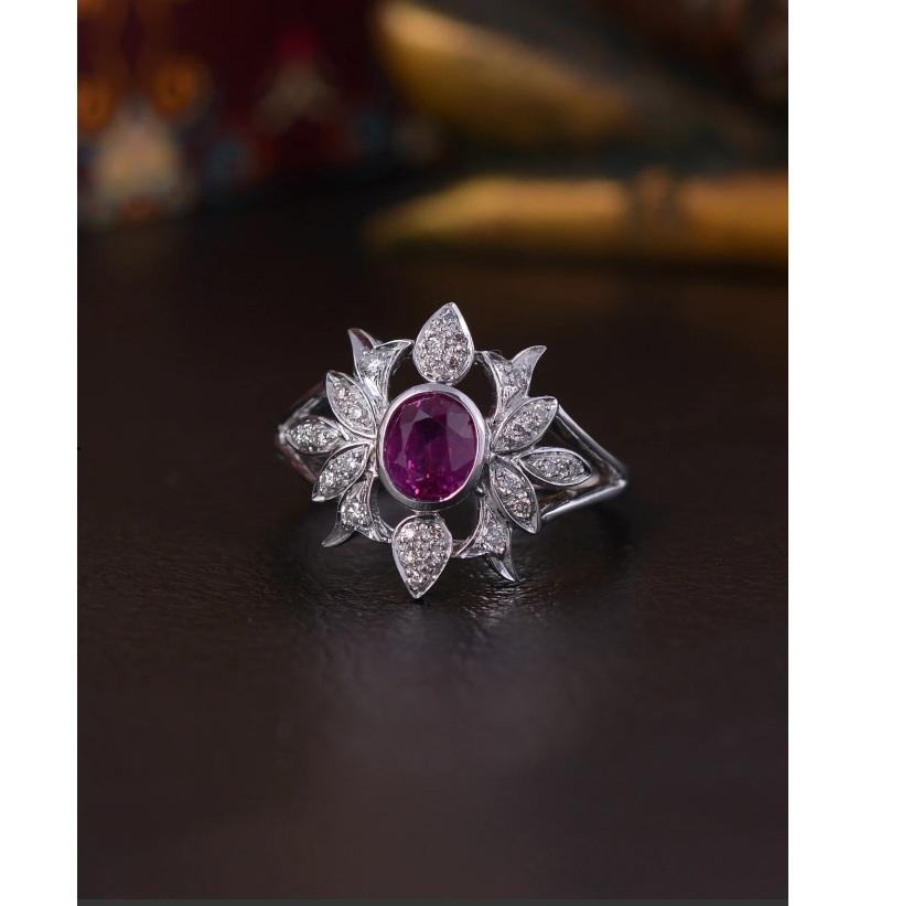 Women's Natural ruby ring in 18k gold For Sale