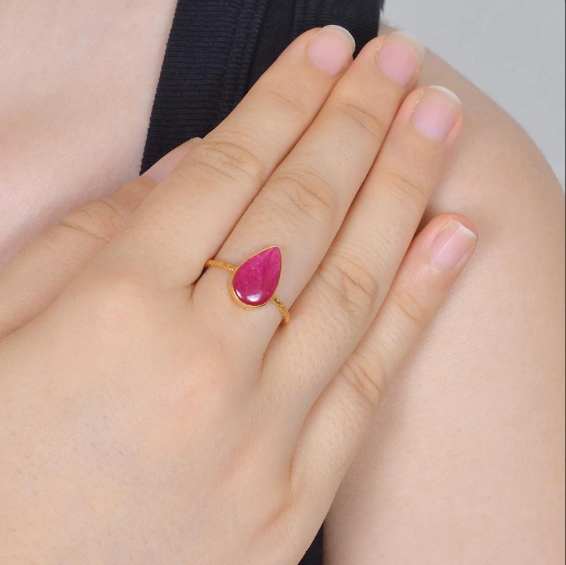 Natural ruby ring in 18k gold For Sale 2