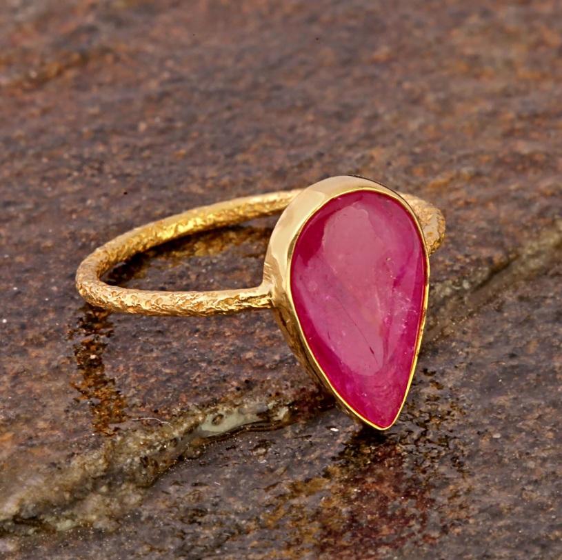 Natural ruby ring in 18k gold For Sale 4