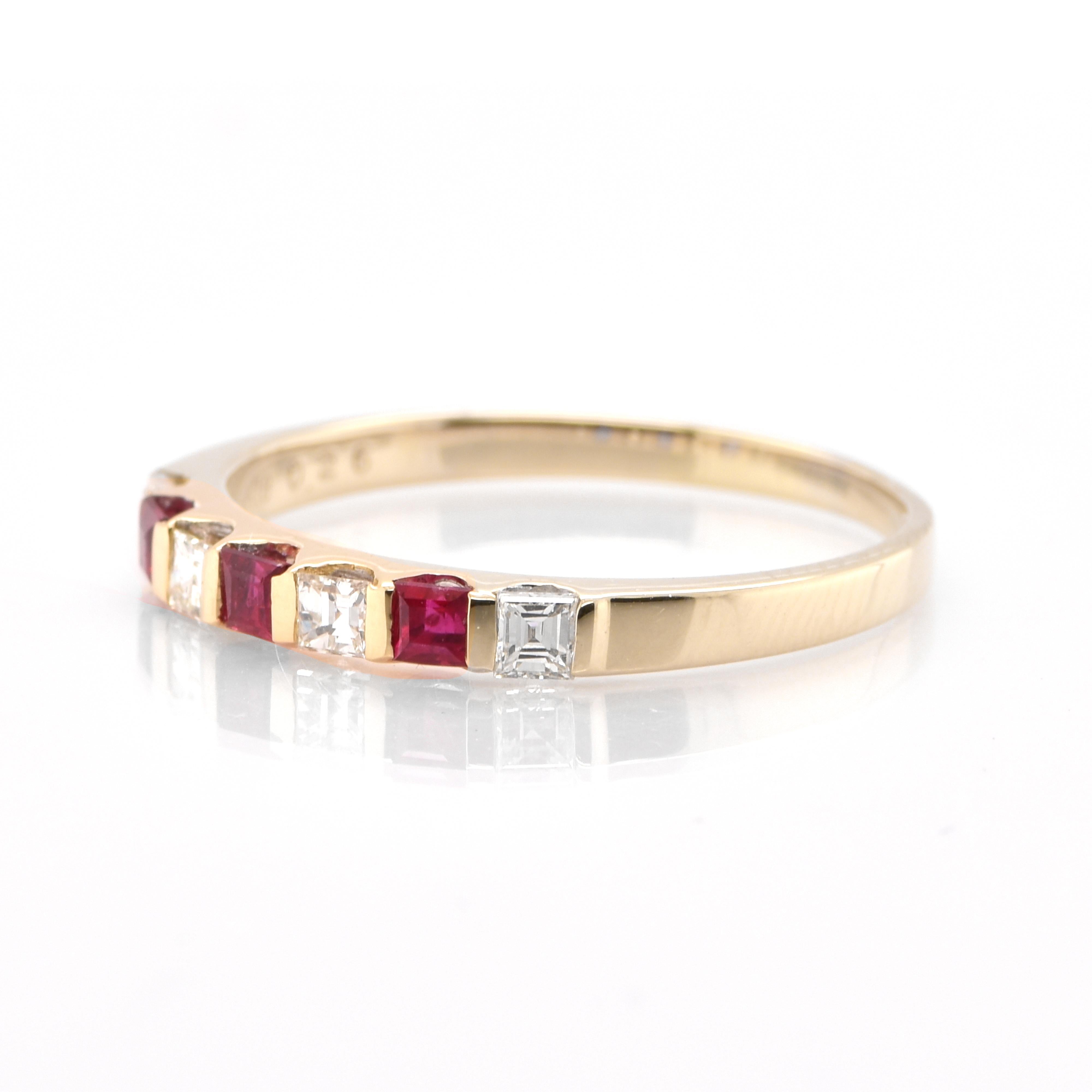 Stapelbarer Ringsatz aus 18 Karat Gelbgold mit natürlichem Rubin:: Saphir und Smaragd 2