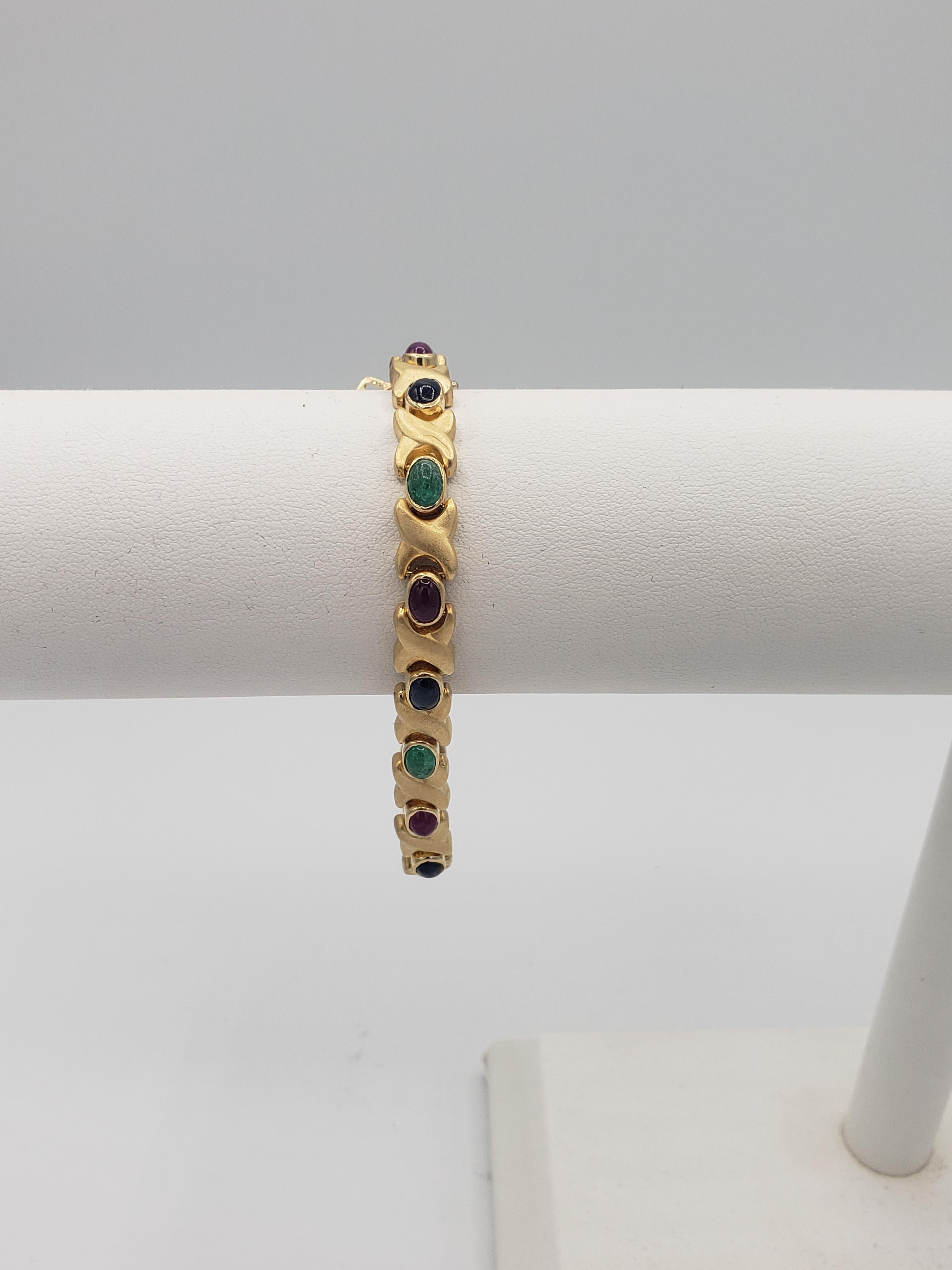 NEU Armband aus 14 Karat massivem Gelbgold mit natürlichem Rubin, Saphir und Smaragd, neu im Angebot 4