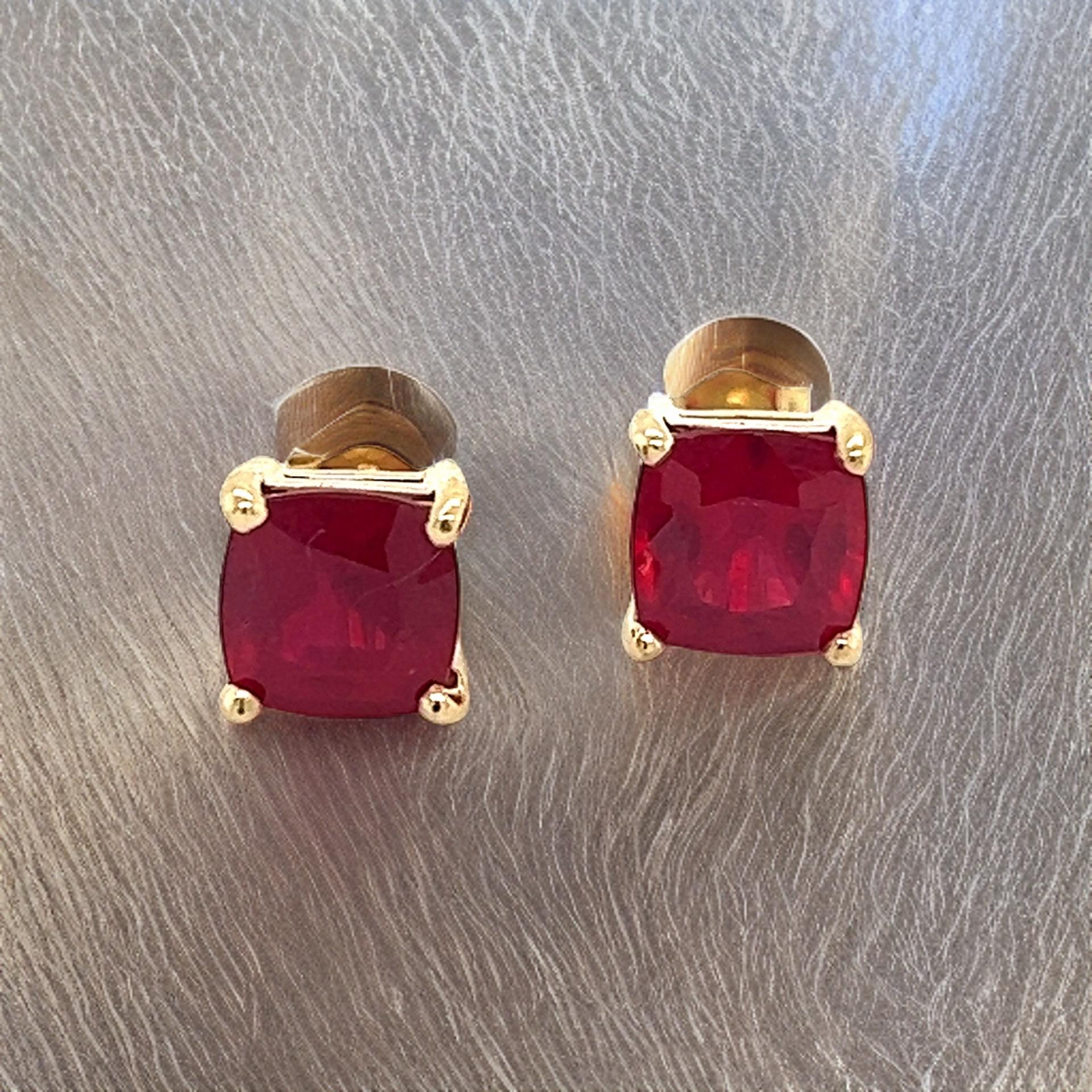 Women's Natural Ruby Stud Earrings 14k Yellow Gold 3.15 TW Certified  For Sale