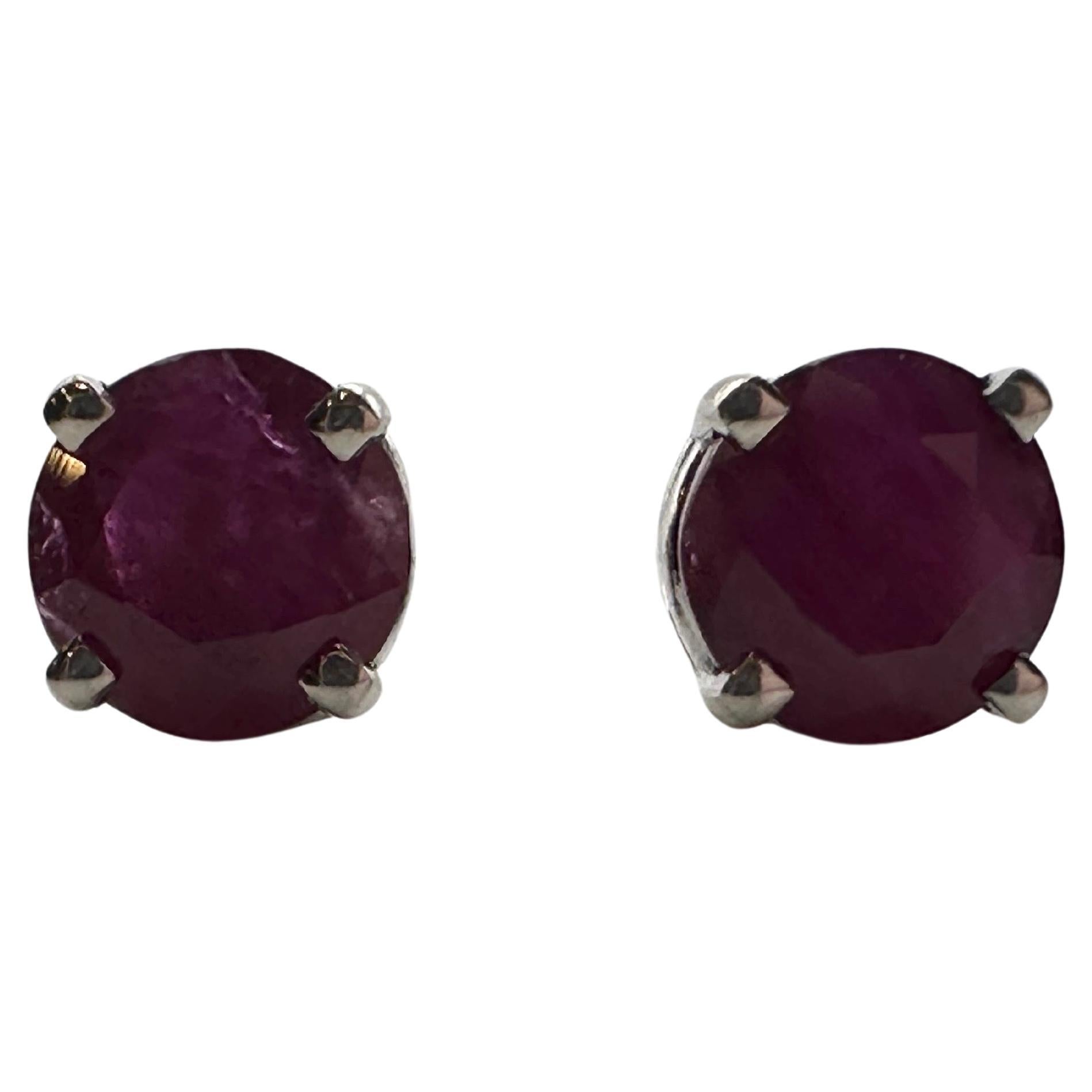 Clous en rubis naturel or 18KT clous en rubis vin foncé riche en couleur Vivid